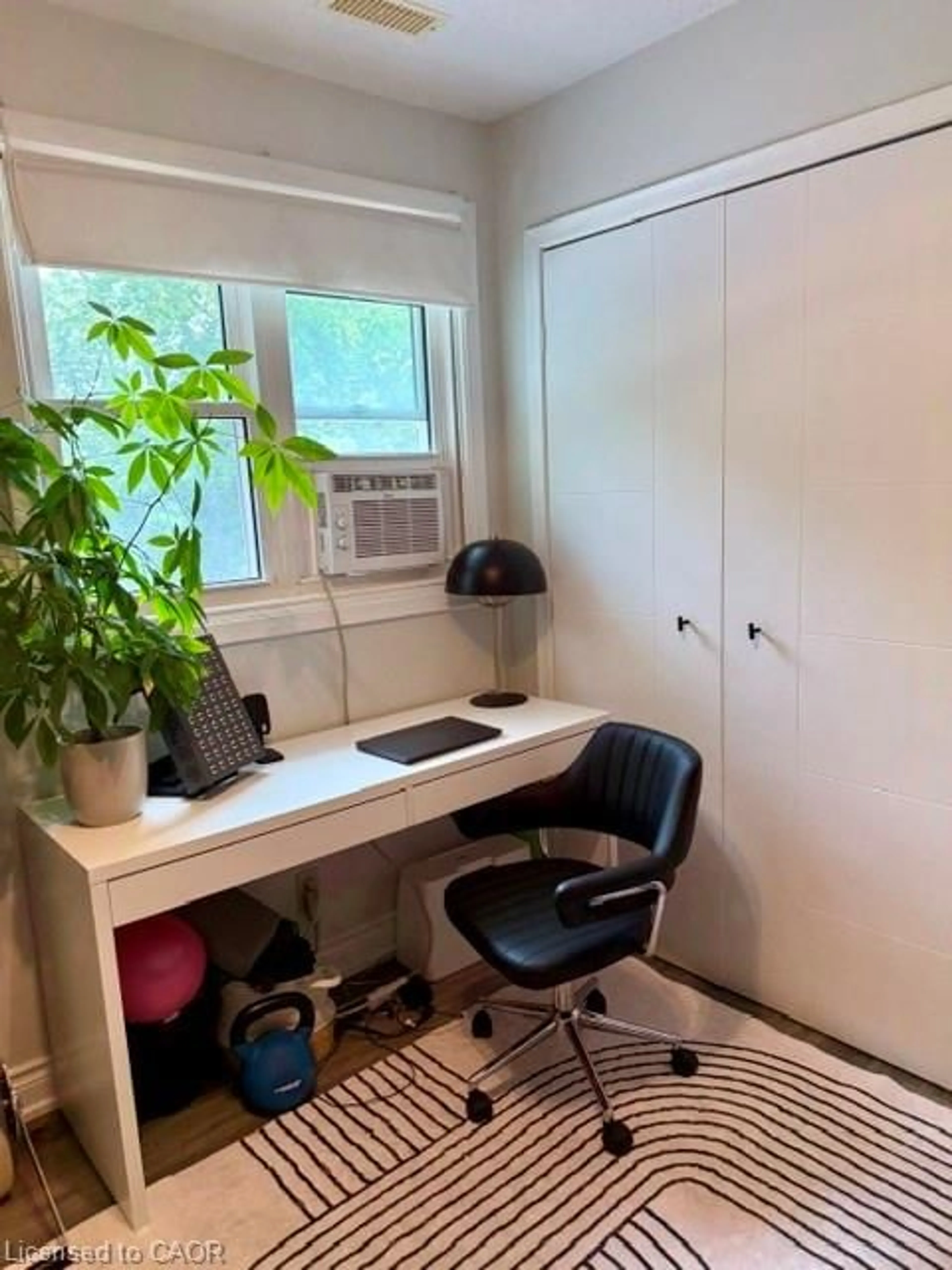A pic of a room for 93 Cloverdale Ave, Hamilton Ontario L8K 4M2