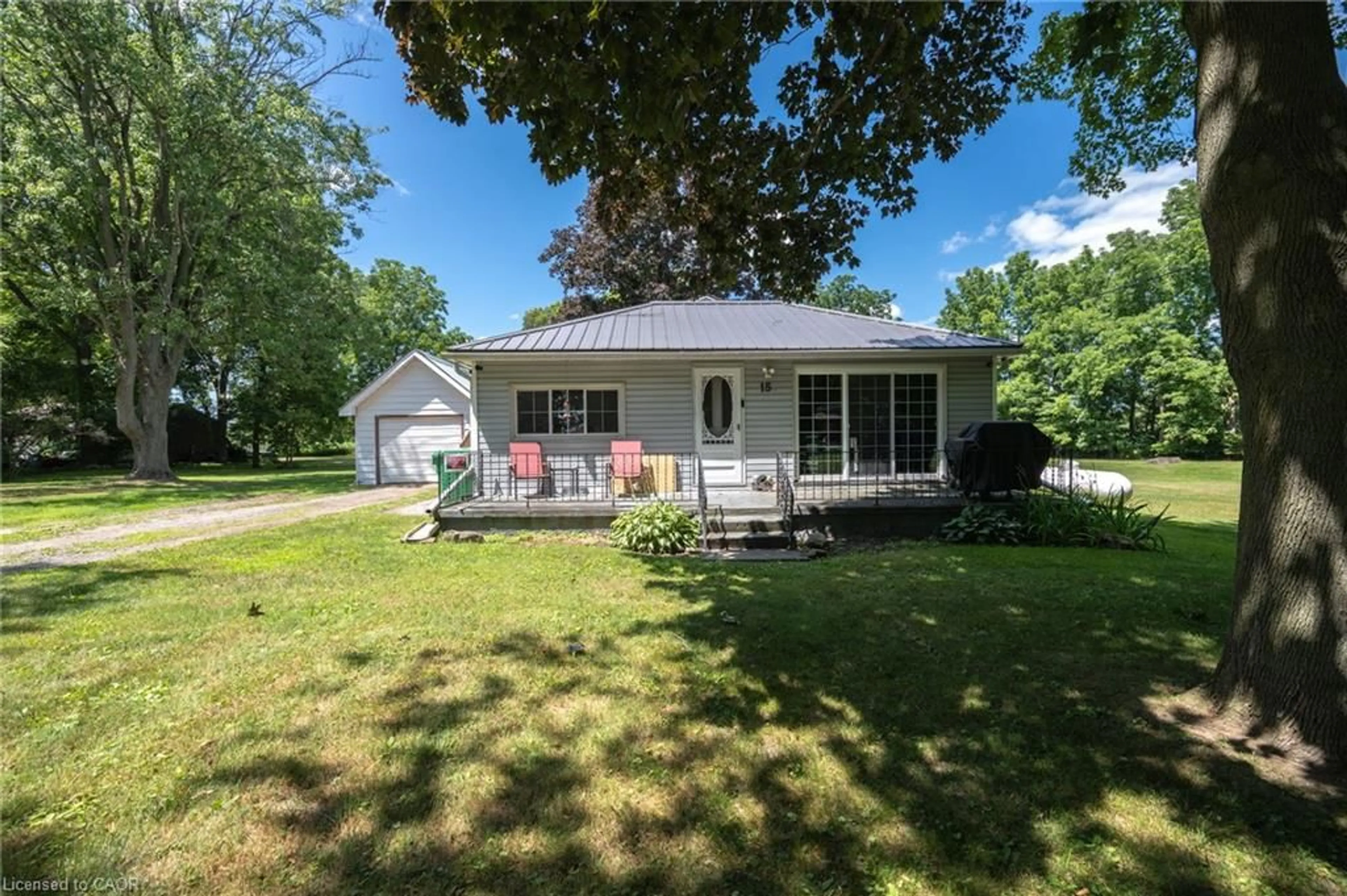 A pic from outside/outdoor area/front of a property/back of a property/a pic from drone, unknown for 15 Middlemiss Ave, Melbourne Ontario N0L 1T0