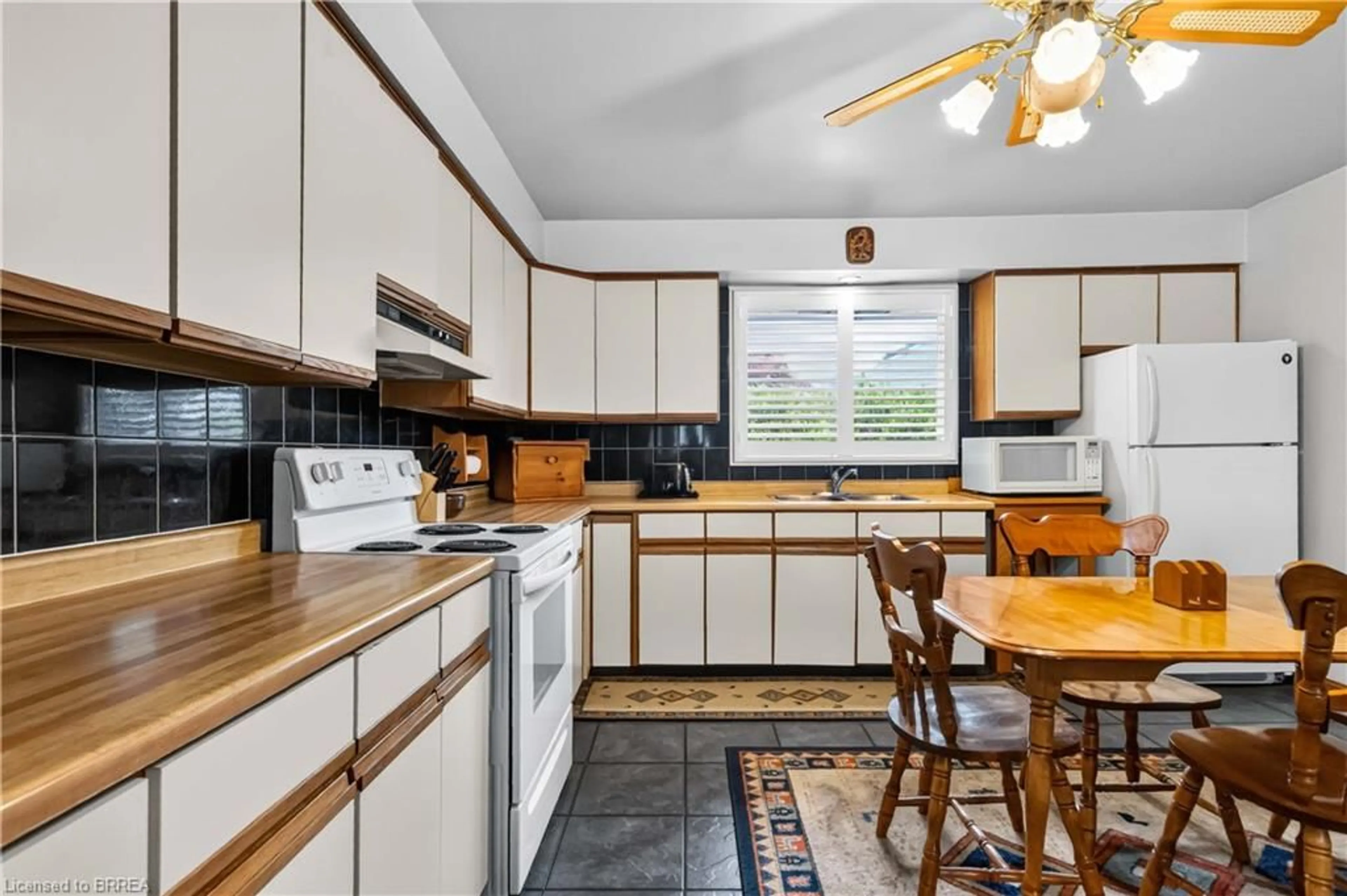 Standard kitchen, unknown for 8 Avondale Cres, Brantford Ontario N3S 4L5