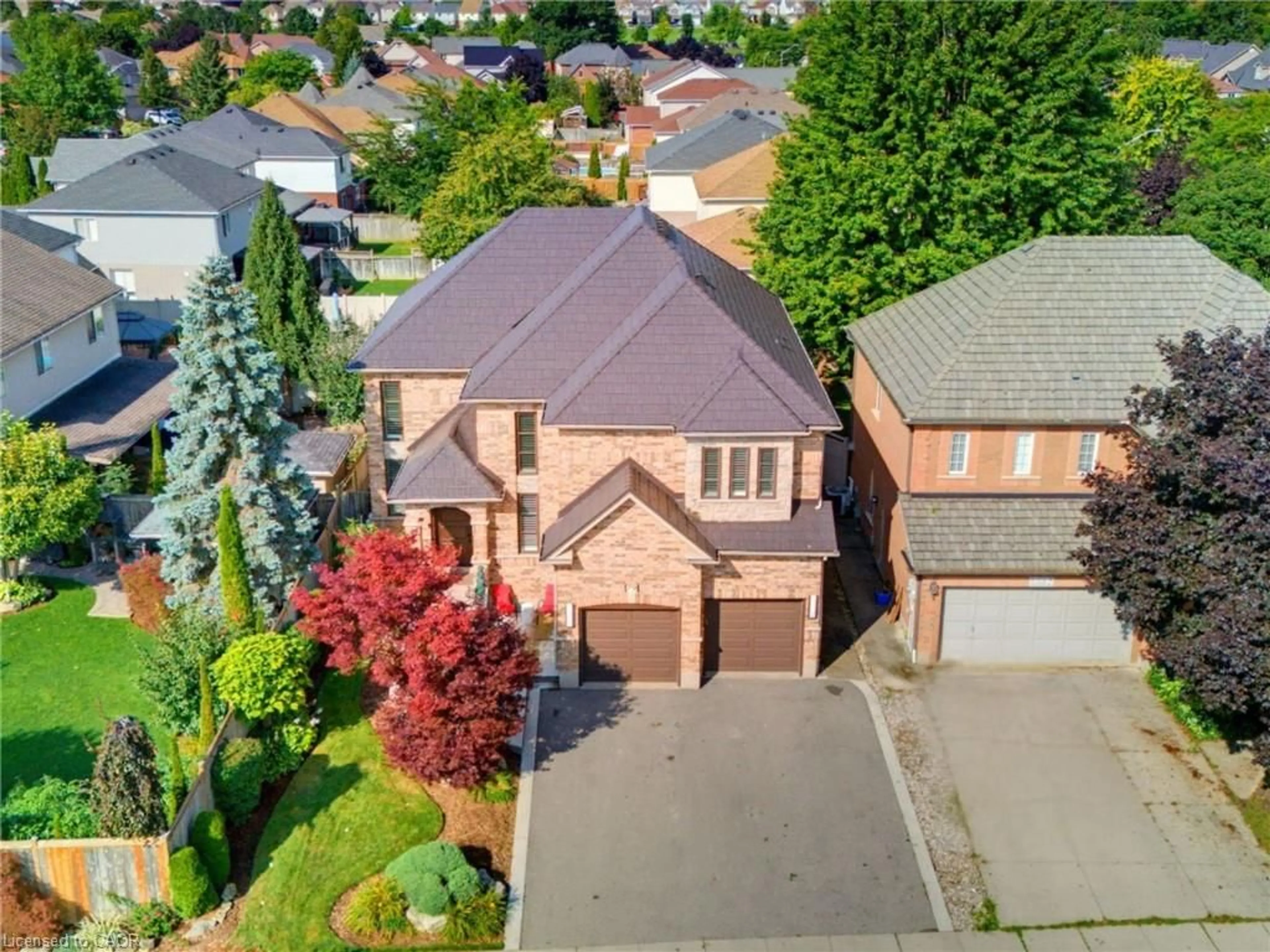 A pic from outside/outdoor area/front of a property/back of a property/a pic from drone, street for 79 Mcnichol Dr, Cambridge Ontario N1P 1E1