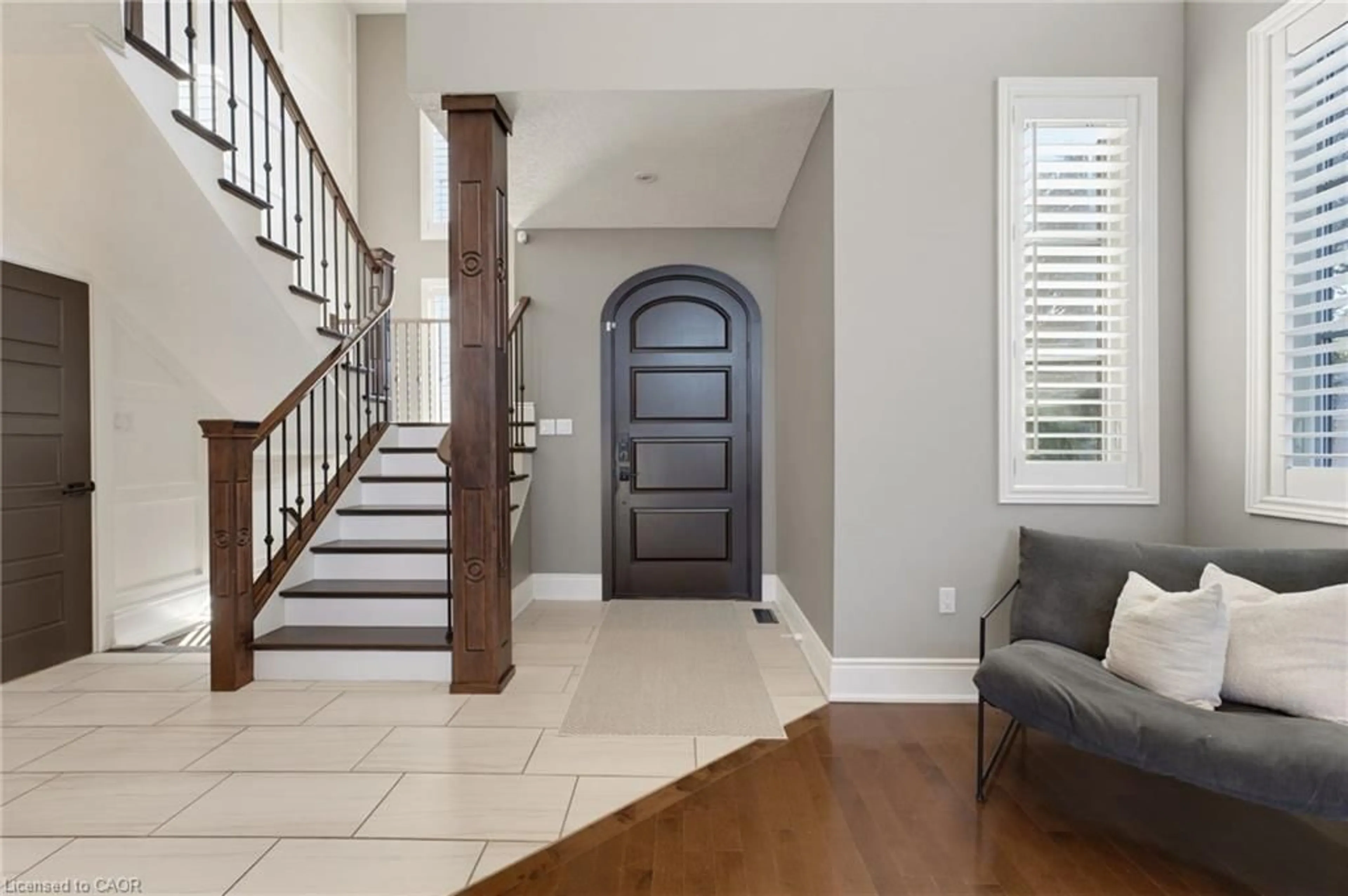 Indoor entryway for 79 Mcnichol Dr, Cambridge Ontario N1P 1E1