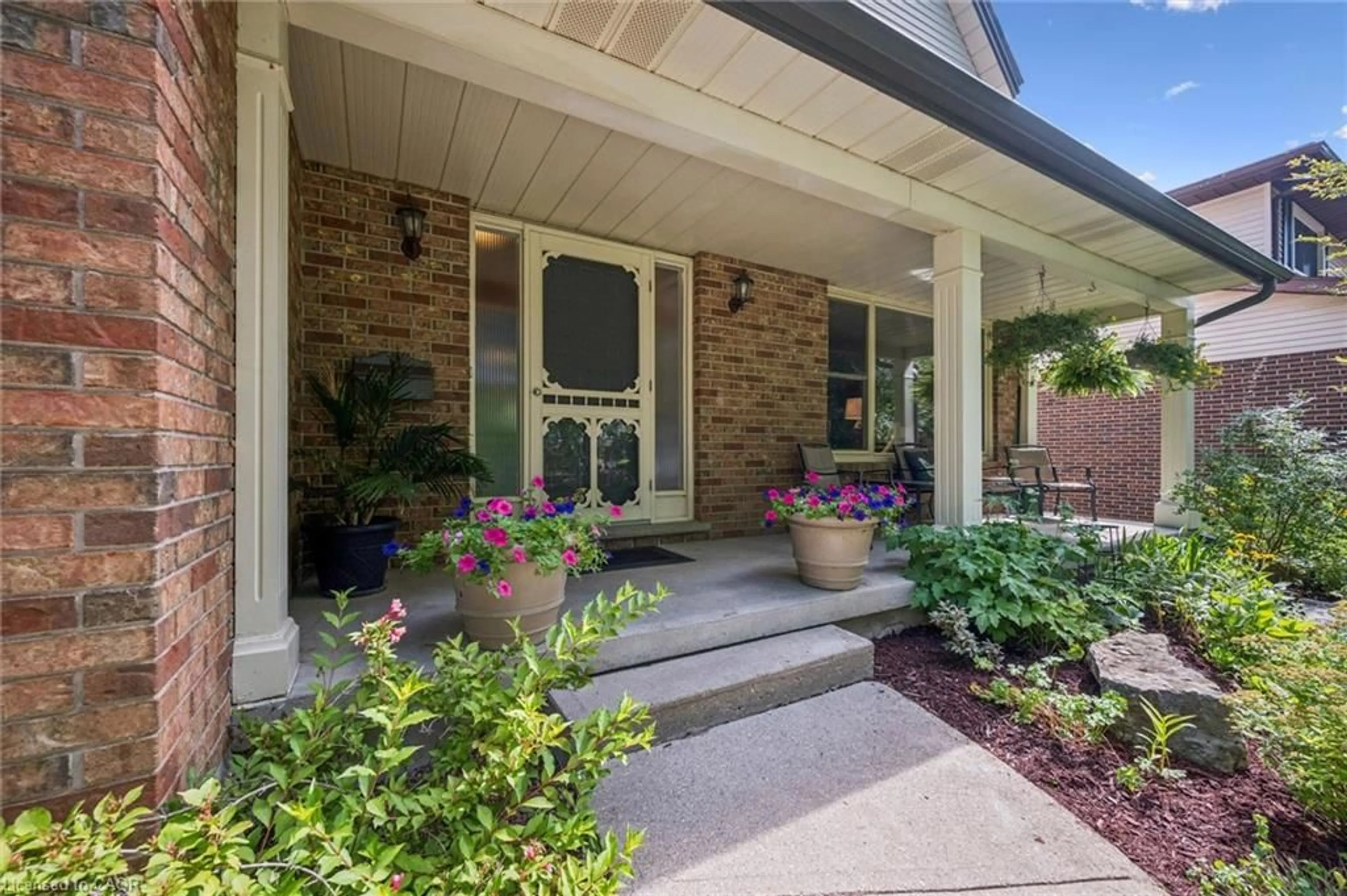 Indoor entryway for 119 Sandy Ridge Pl, Waterloo Ontario N2T 1C5