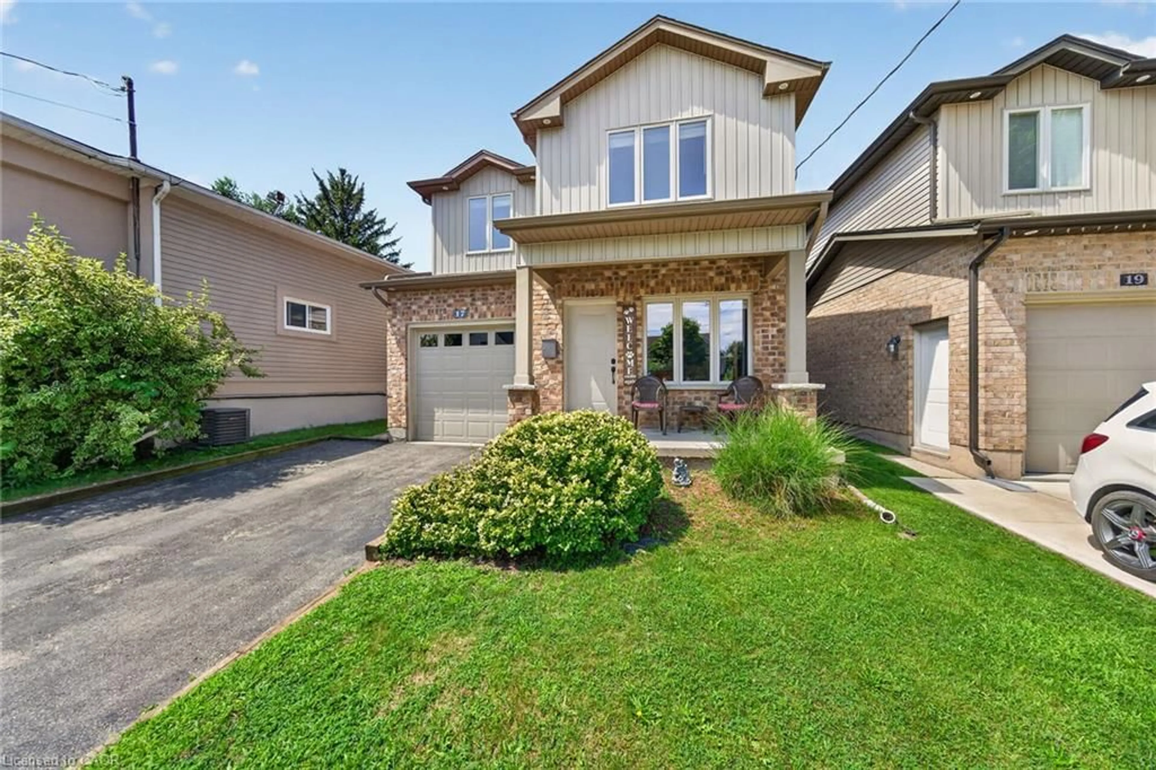 Home with brick exterior material, street for 17 Grantham Ave, St. Catharines Ontario L2P 3B3