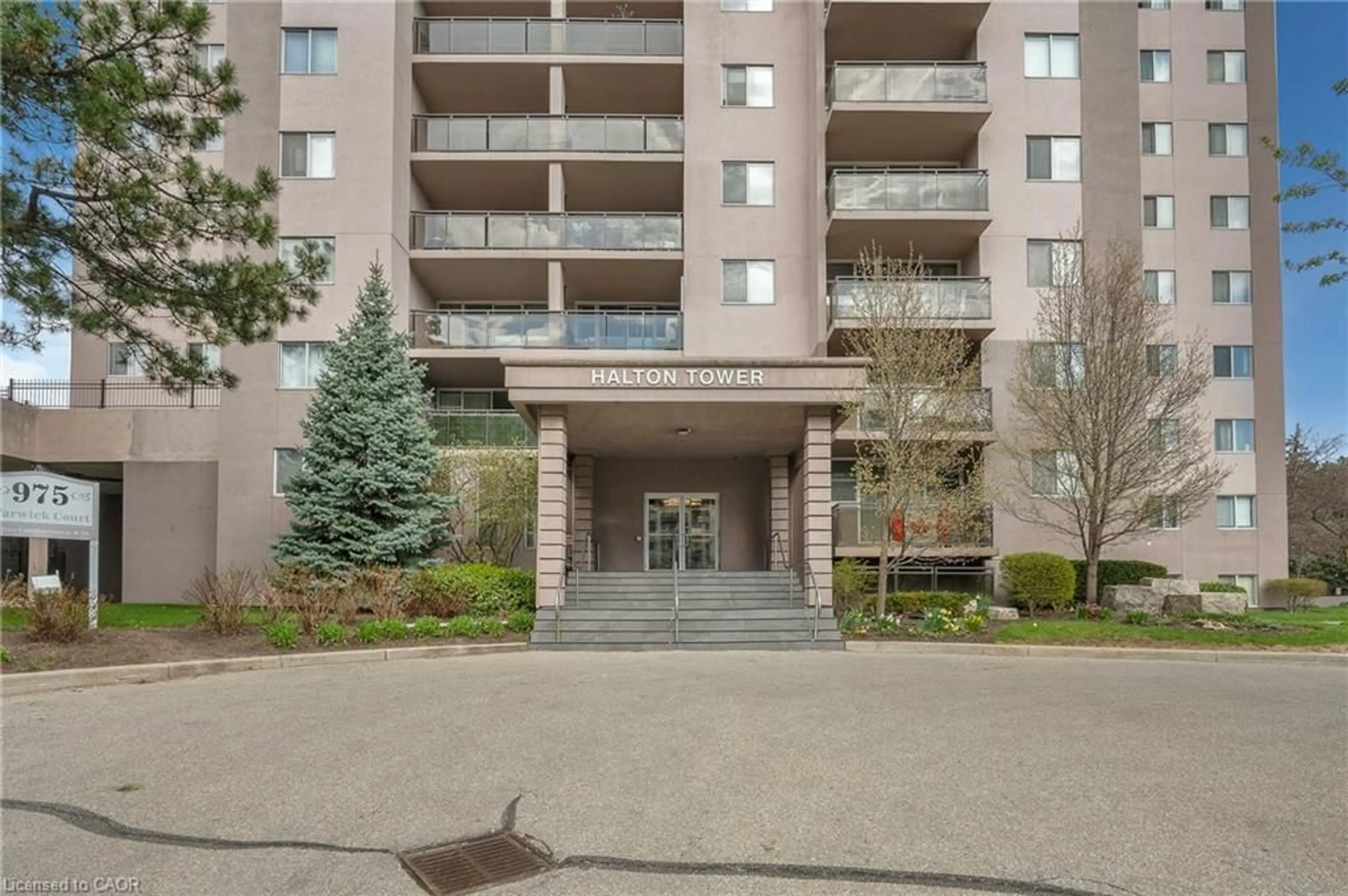 Indoor foyer for 975 Warwick Crt #310, Burlington Ontario L7T 3Z7