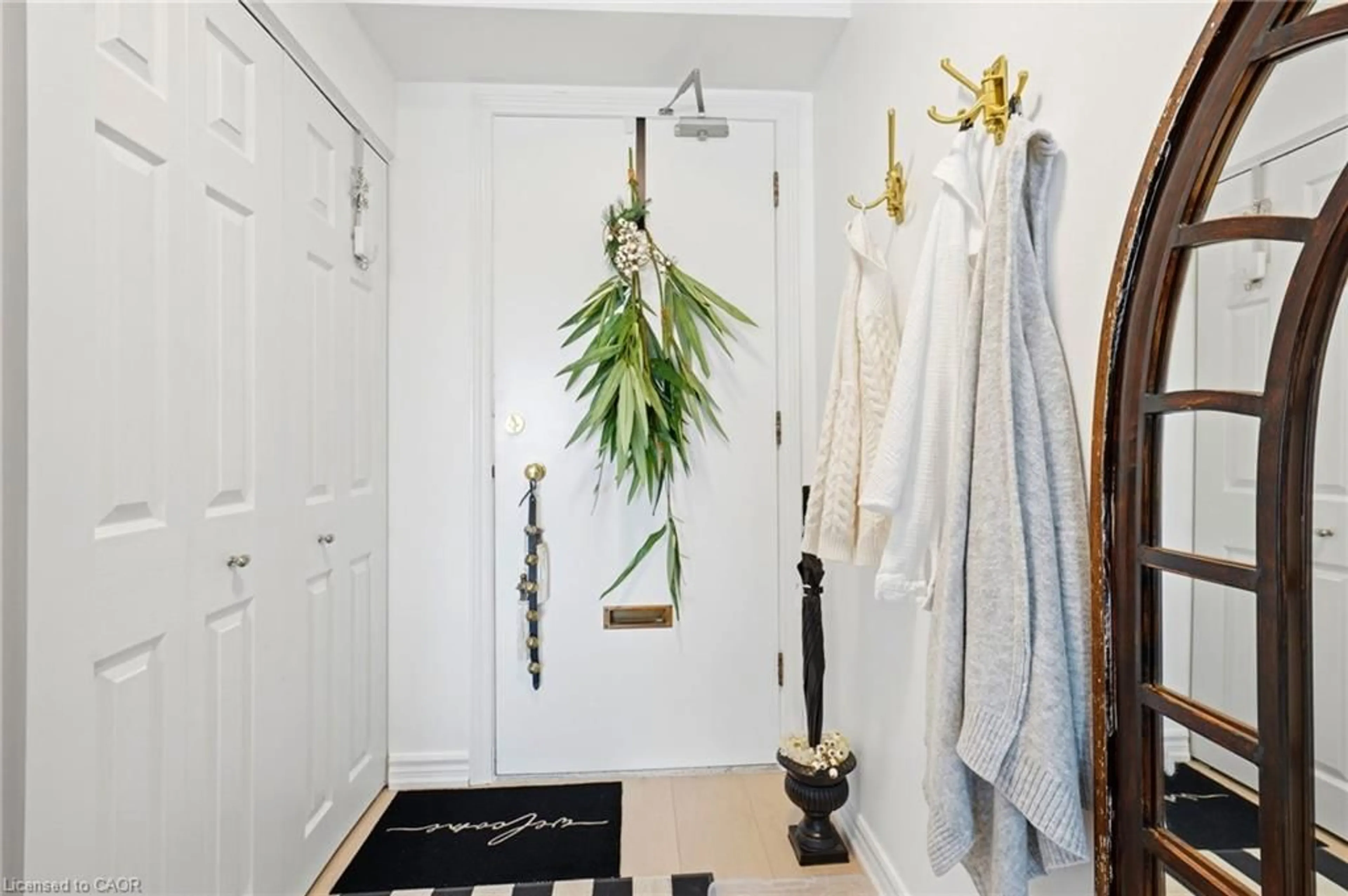 Indoor entryway for 8 Woodman Dr #708, Hamilton Ontario L8K 4C9