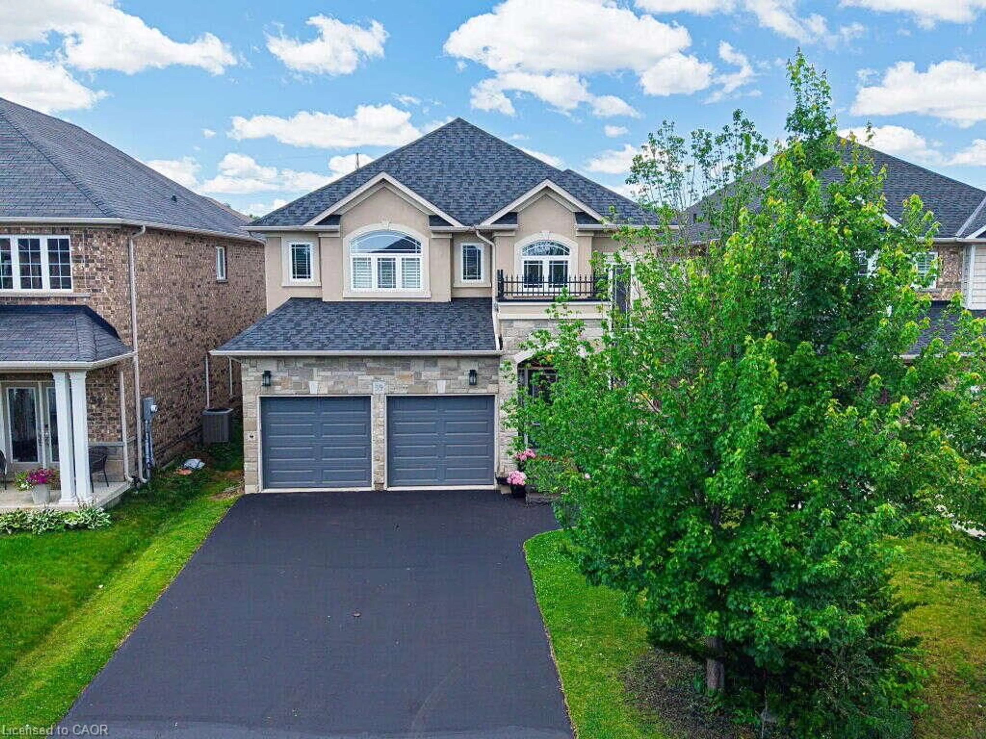 A pic from outside/outdoor area/front of a property/back of a property/a pic from drone, street for 59 Bellstone Lane, Glanbrook Ontario L0R 1W0