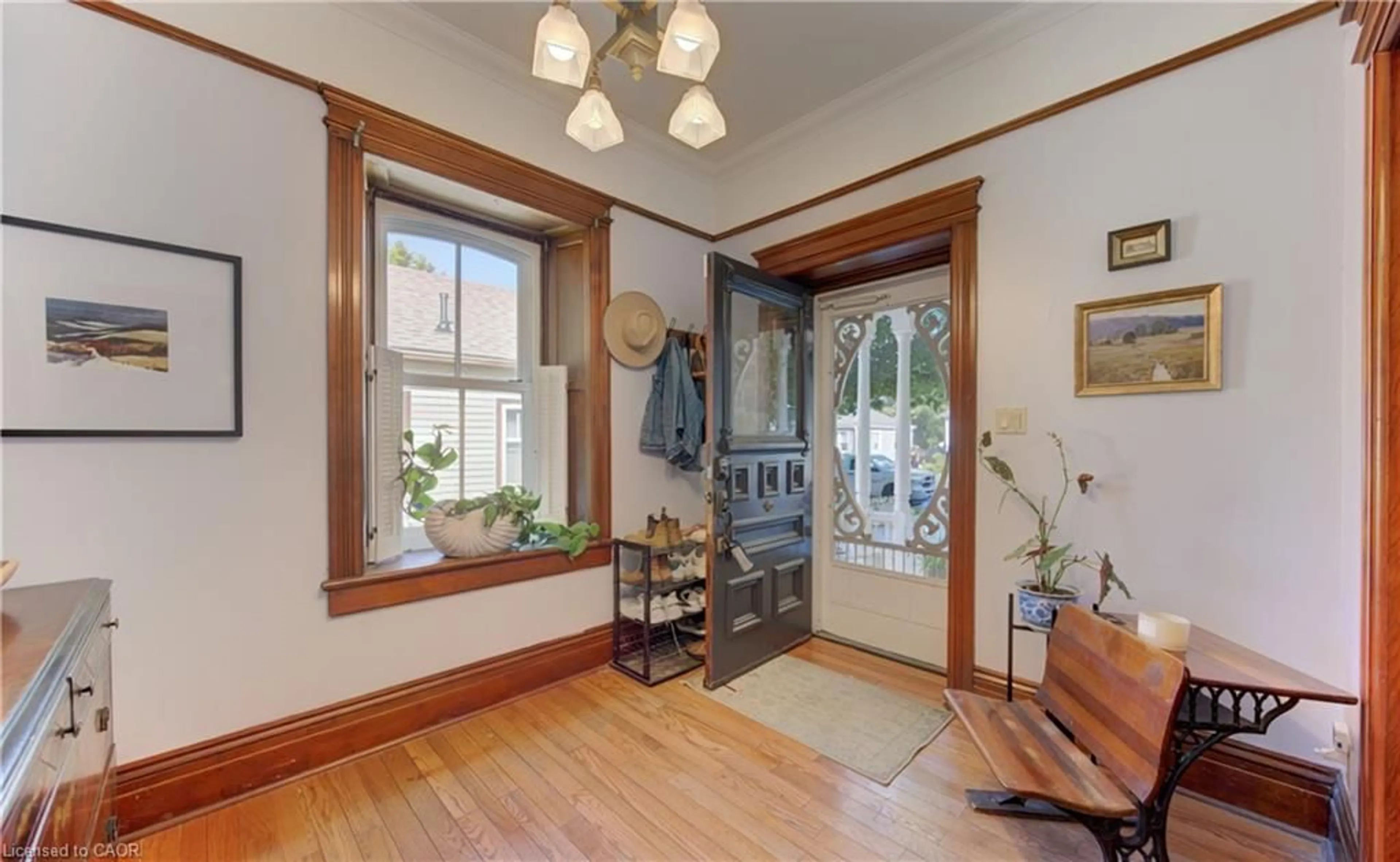 Indoor entryway for 63 Birch St, Cambridge Ontario N1R 2M6