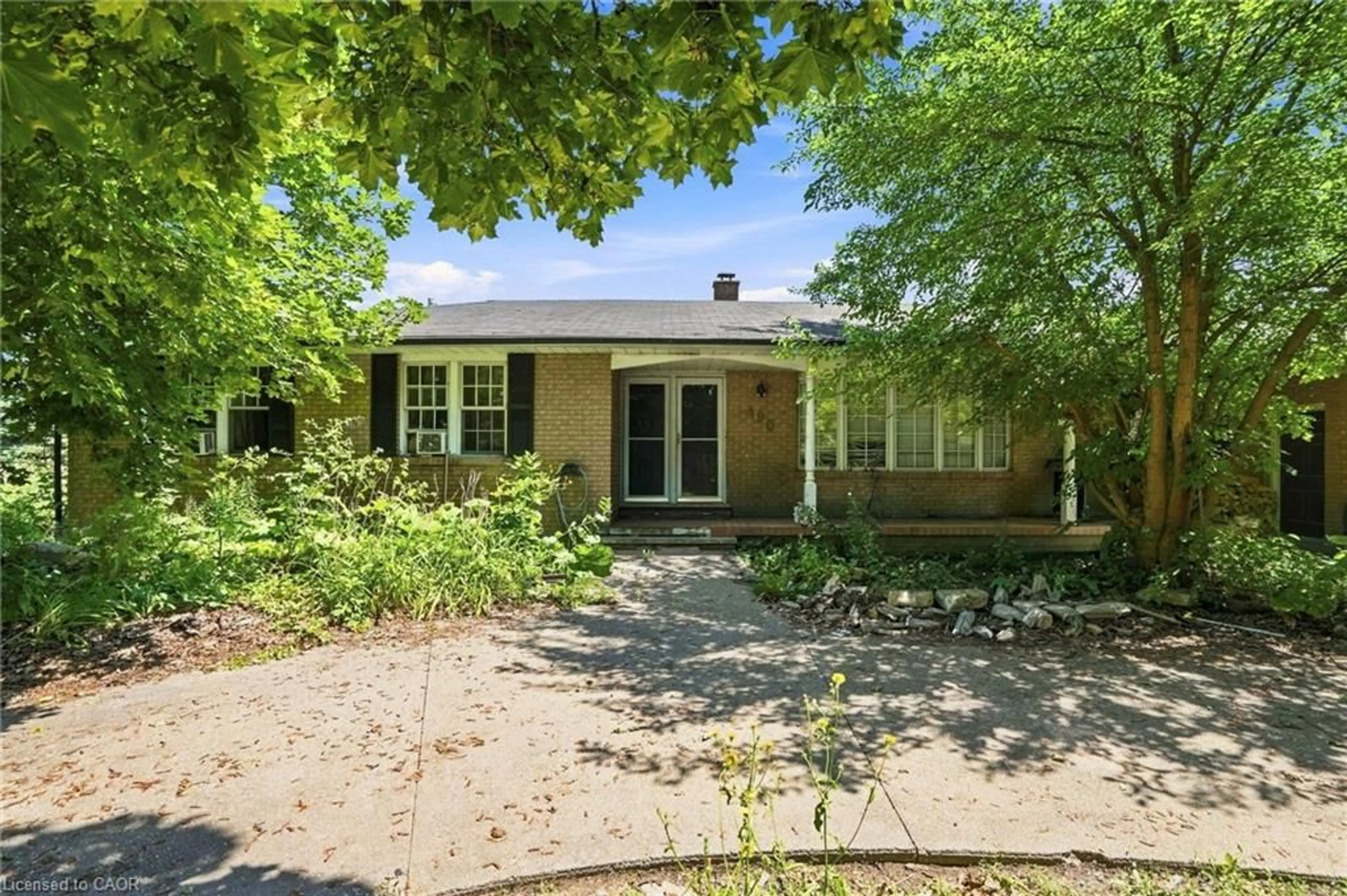 Home with brick exterior material, street for 490 Tapleytown Rd, Stoney Creek Ontario L8J 3K6