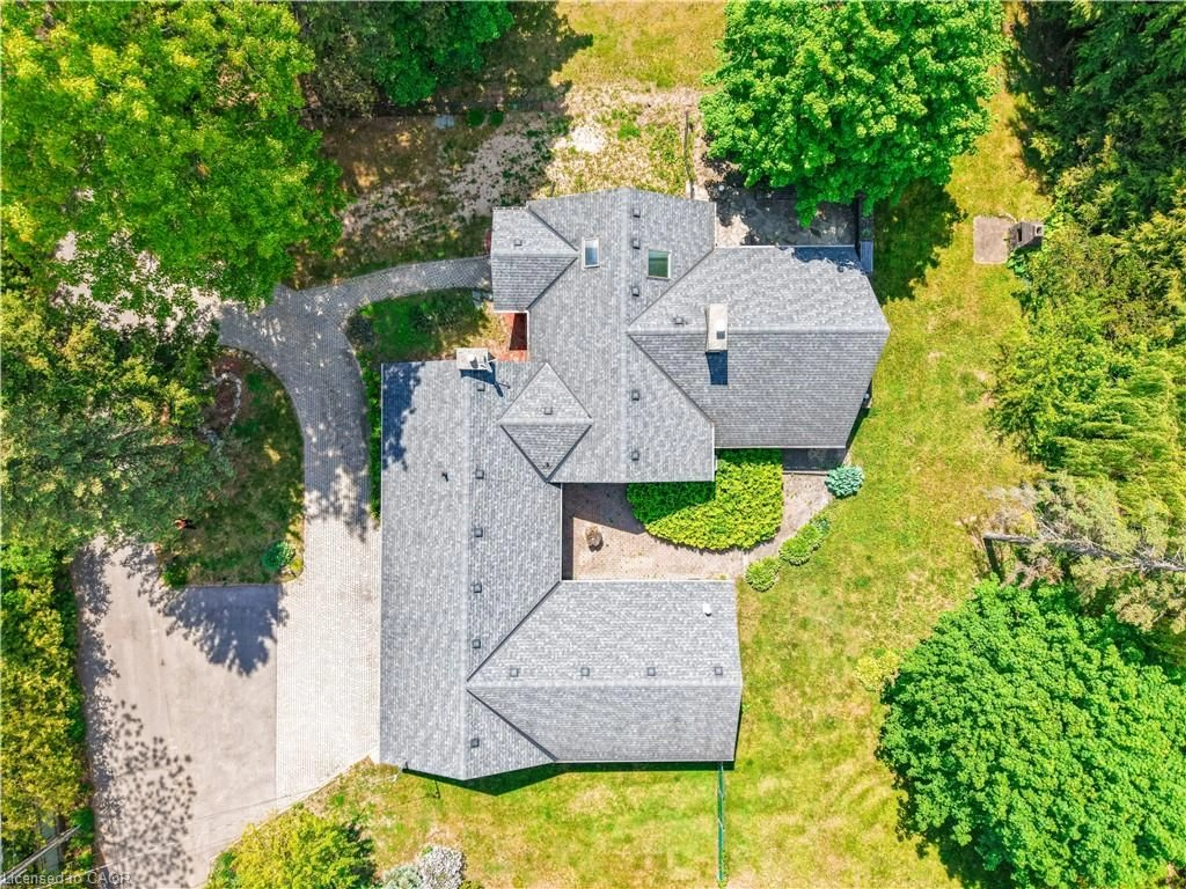 A pic from outside/outdoor area/front of a property/back of a property/a pic from drone, street for 1356 Oak Lane, Mississauga Ontario L5H 2X7