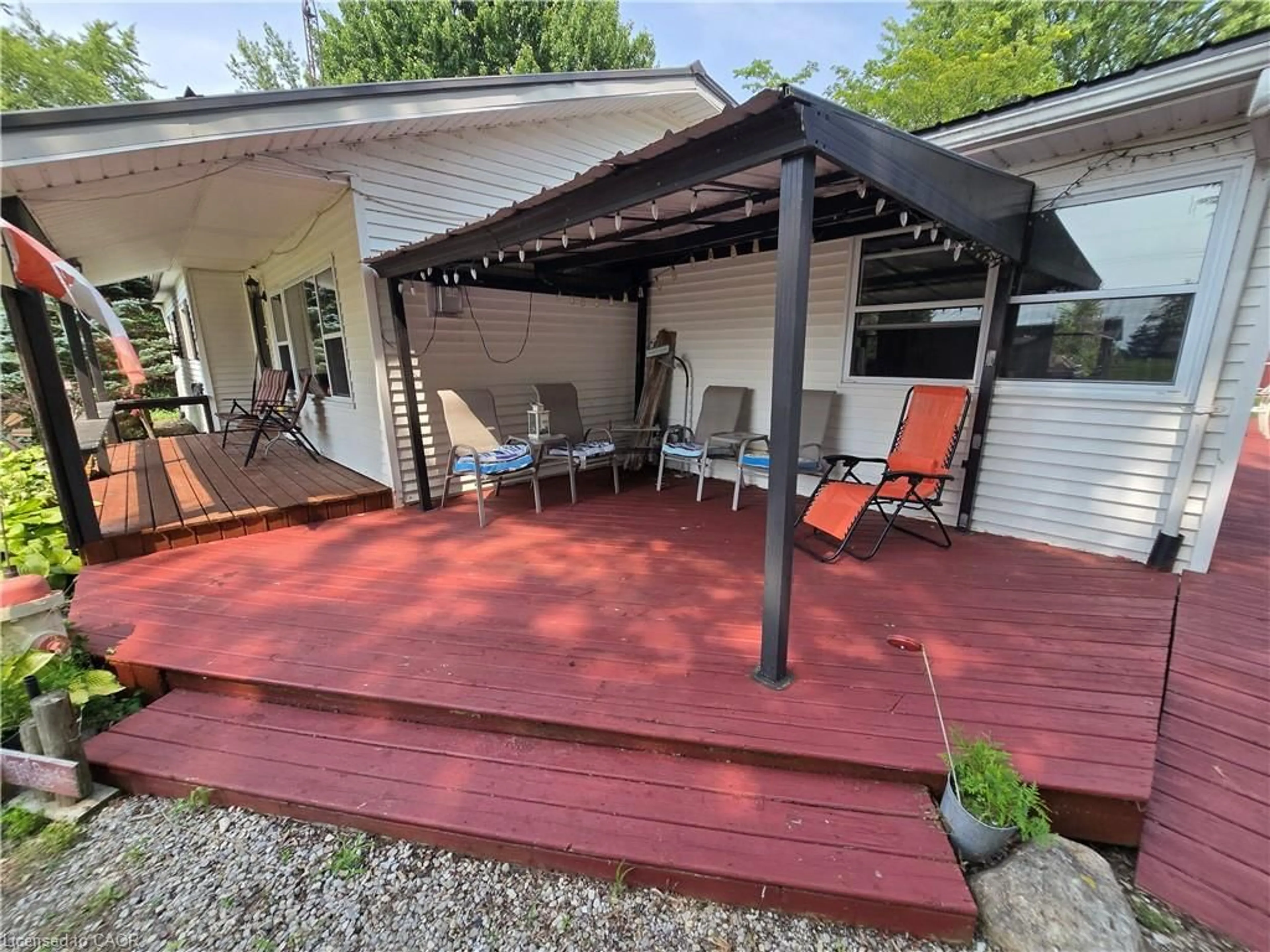 Patio, street for 72574 Princess St, Zurich Ontario N0M 2T0