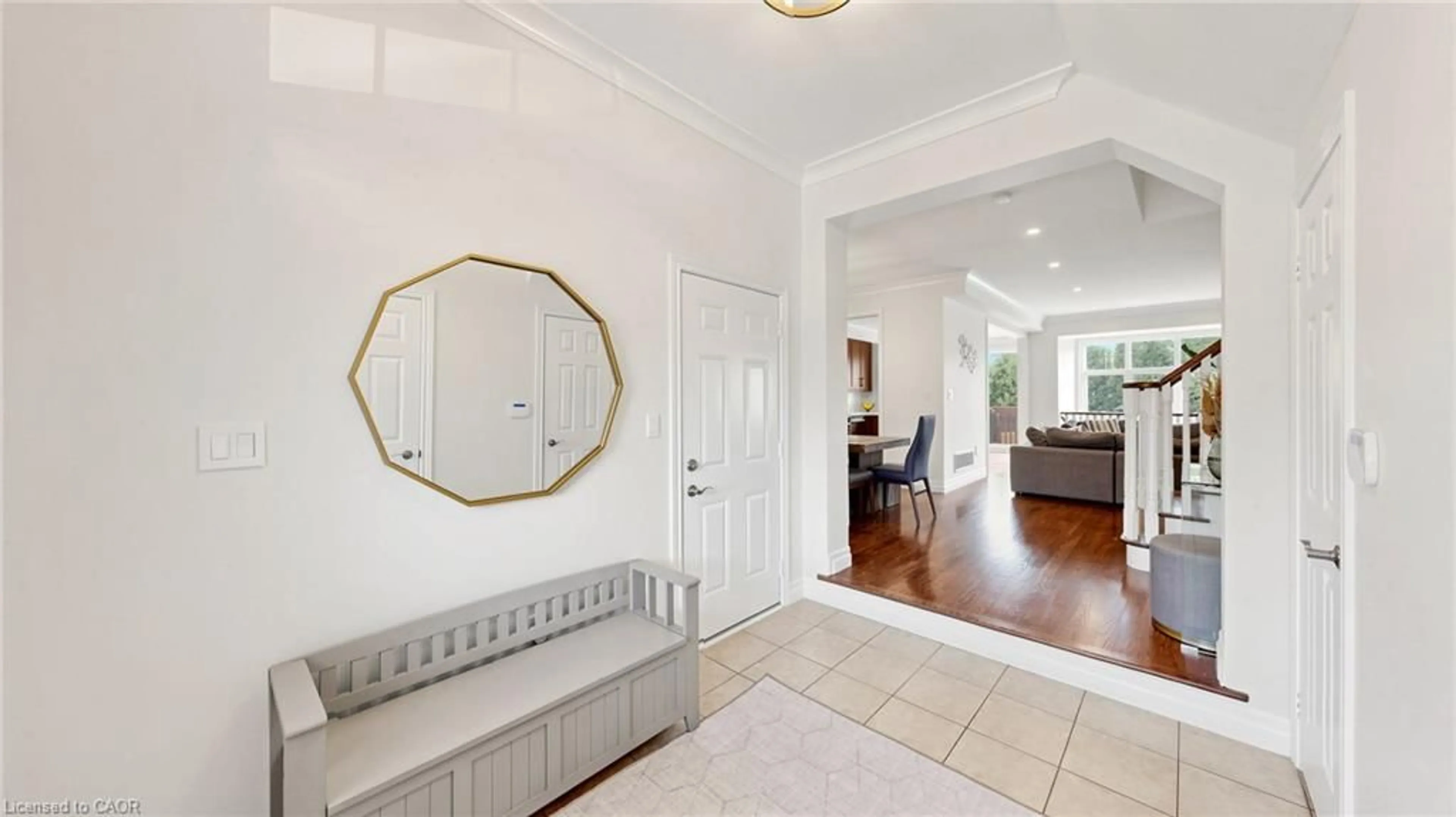 Indoor entryway for 3275 Stalybridge Dr #10, Oakville Ontario L6M 0L2