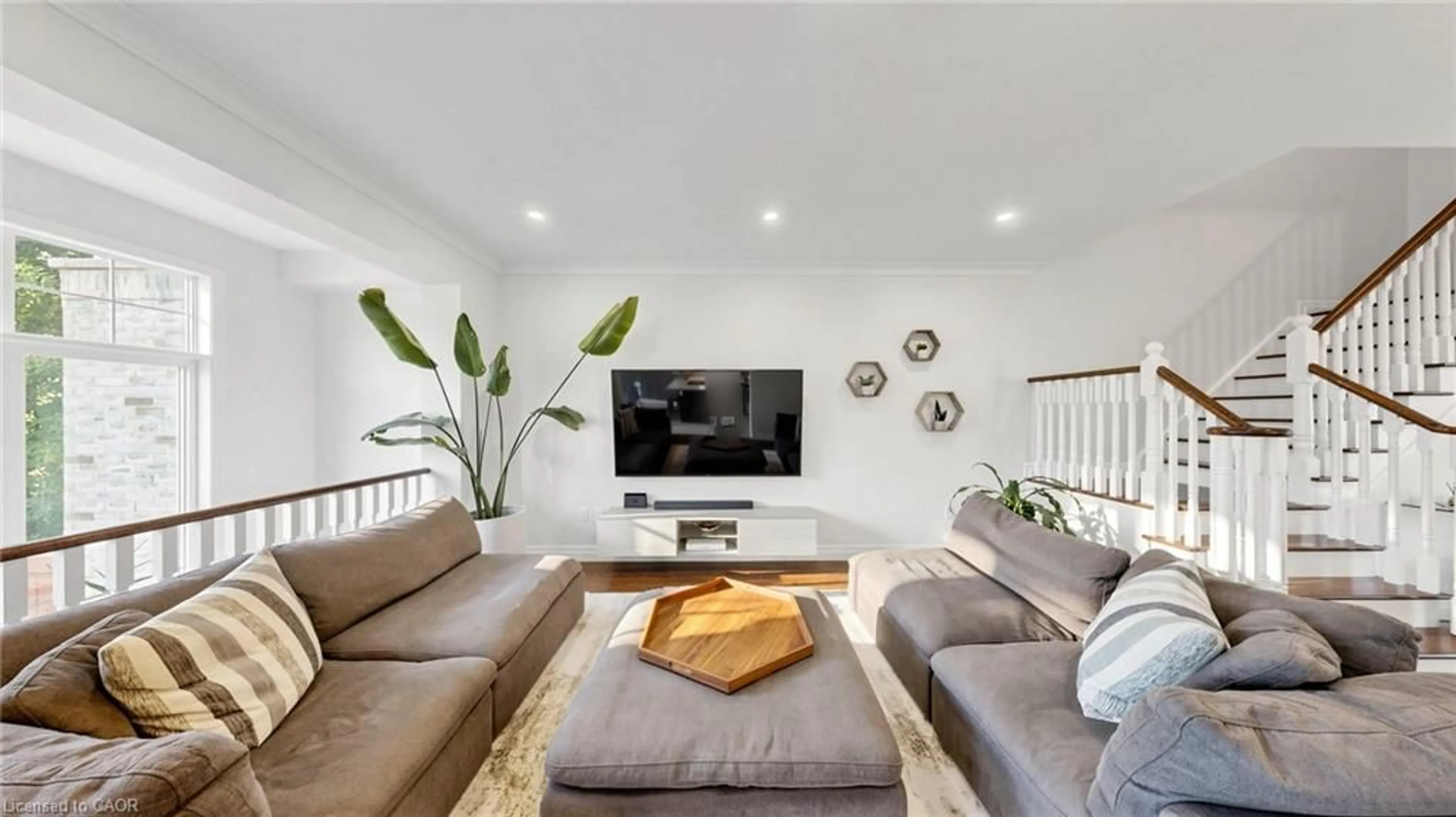 Living room with furniture, unknown for 3275 Stalybridge Dr #10, Oakville Ontario L6M 0L2