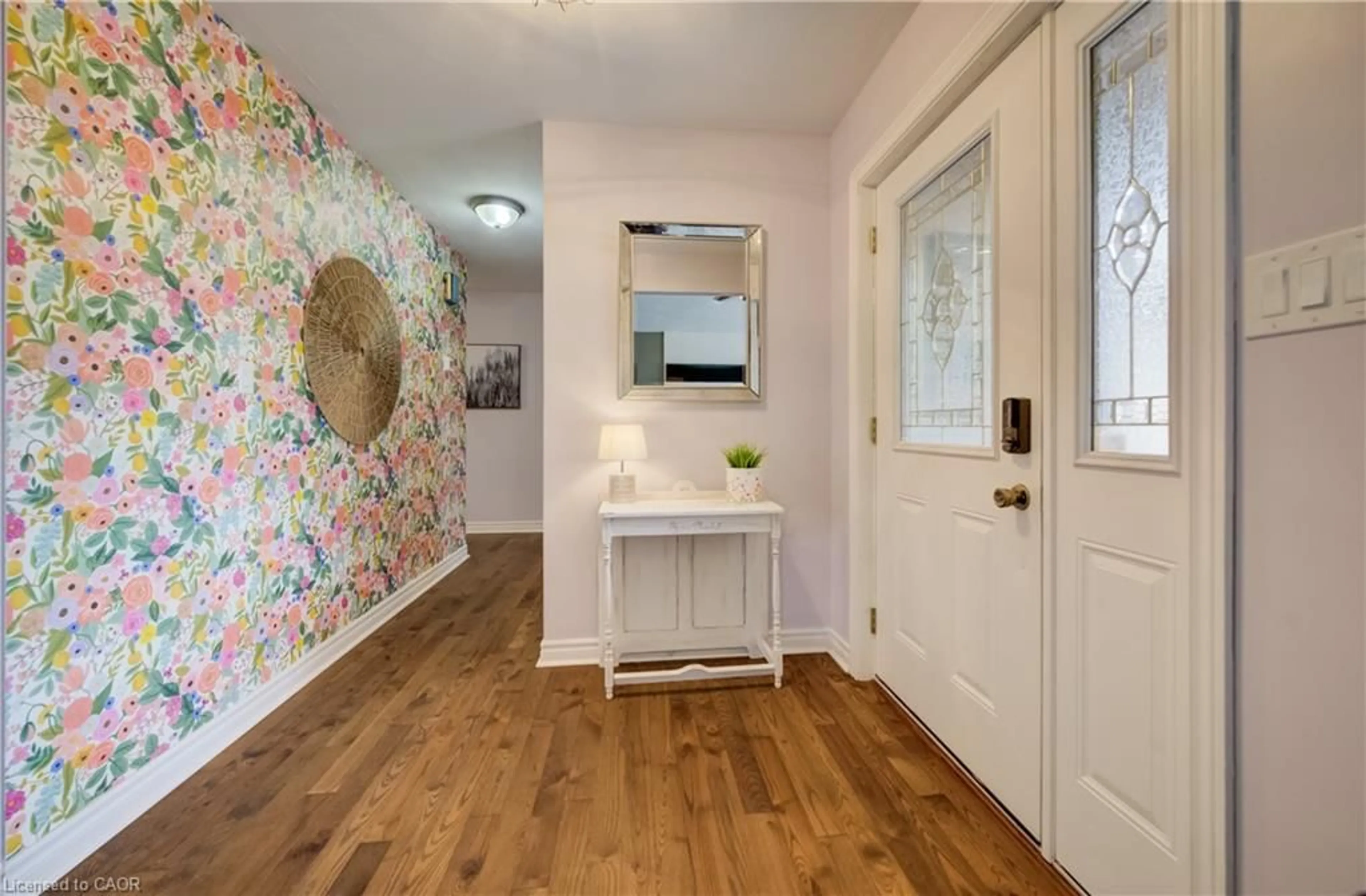 Indoor entryway for 270 Talbot St, Courtland Ontario N0J 1E0