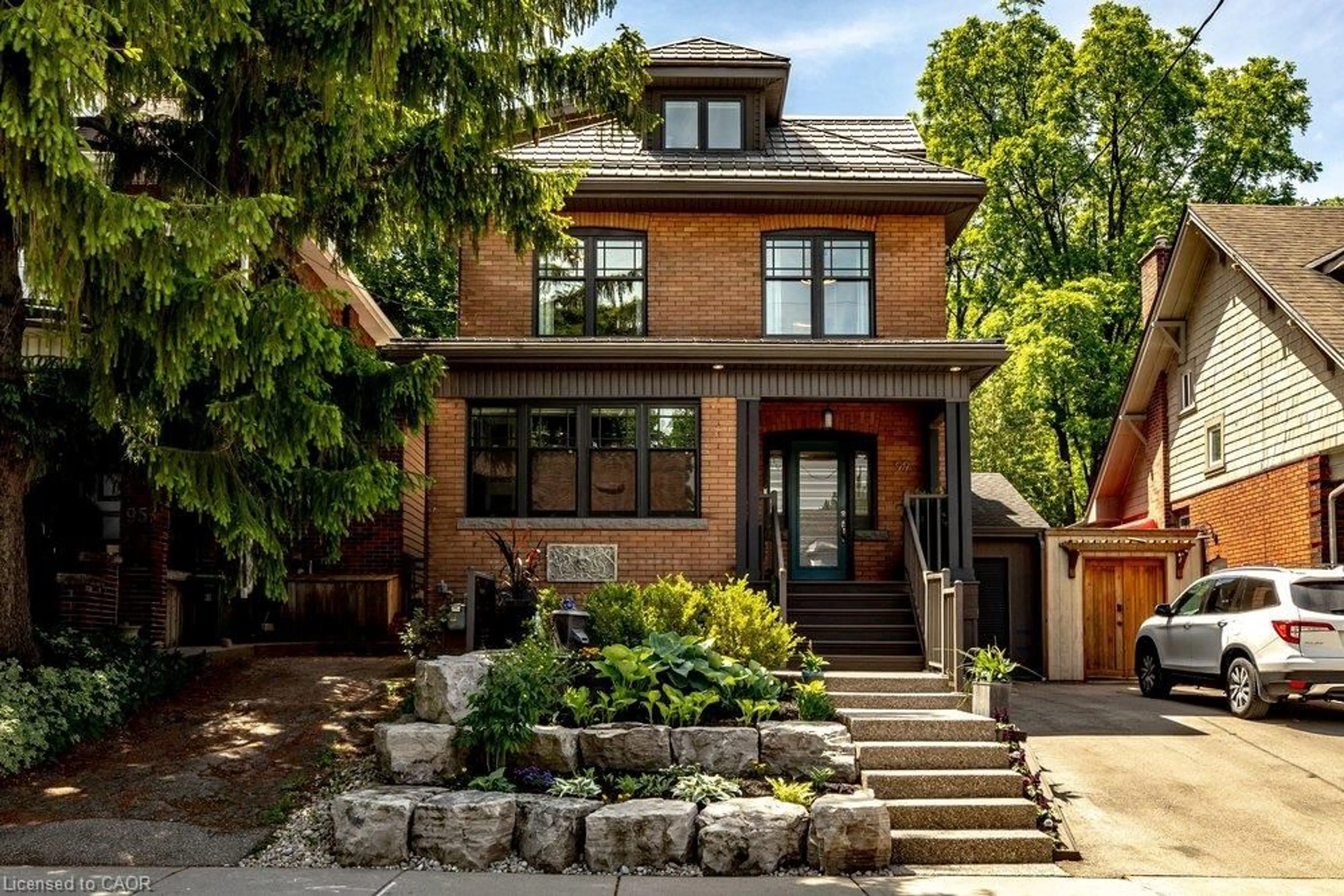 Home with brick exterior material, street for 99 Hillcrest Ave, Hamilton Ontario L8P 2X1