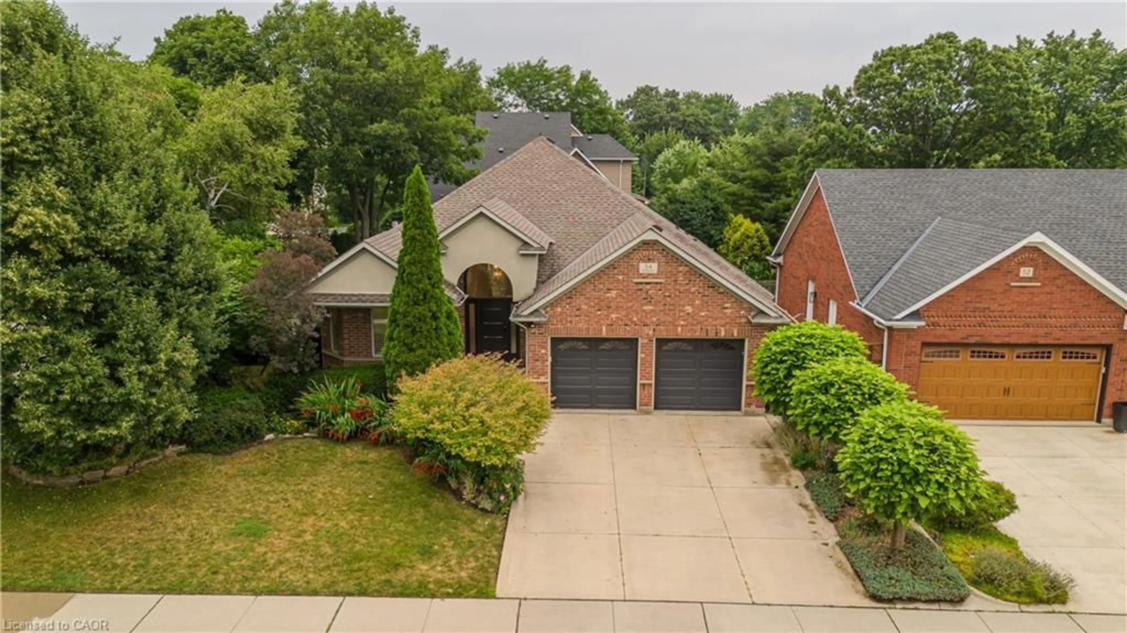 A pic from outside/outdoor area/front of a property/back of a property/a pic from drone, street for 54 Waterwheel Cres, Waterdown Ontario L9H 7B7