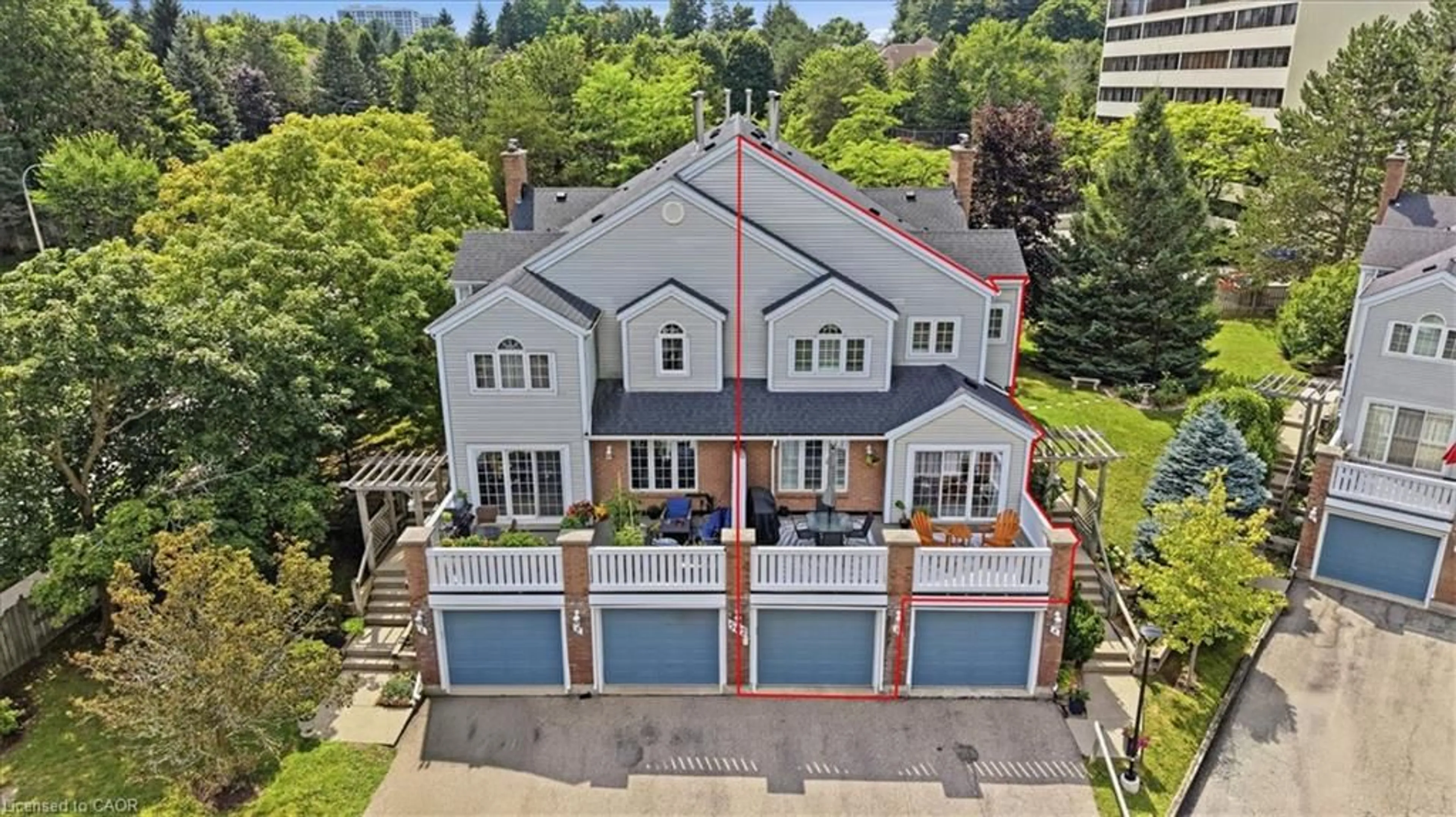 A pic from outside/outdoor area/front of a property/back of a property/a pic from drone, unknown for 502 Beechwood Dr #3, Waterloo Ontario N2T 2C5