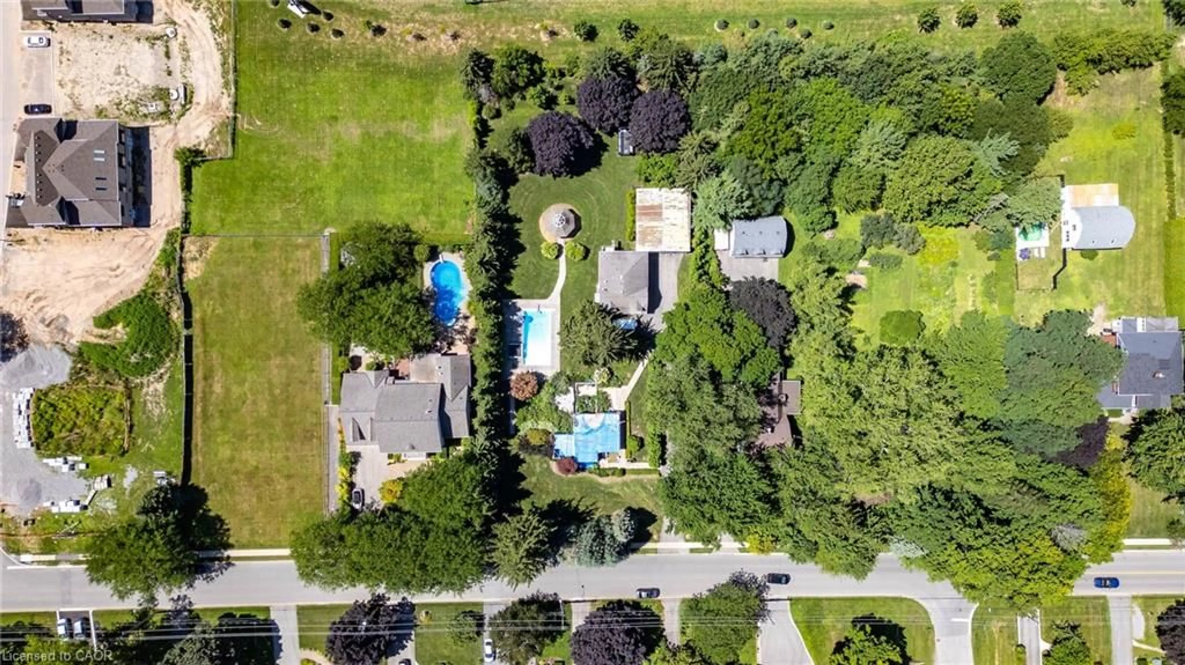 A pic from outside/outdoor area/front of a property/back of a property/a pic from drone, street for 21 Kerman Ave, Grimsby Ontario L5M 3W3