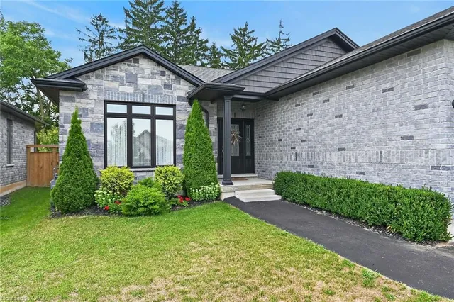 26 Stonebridge Pl, Simcoe 3