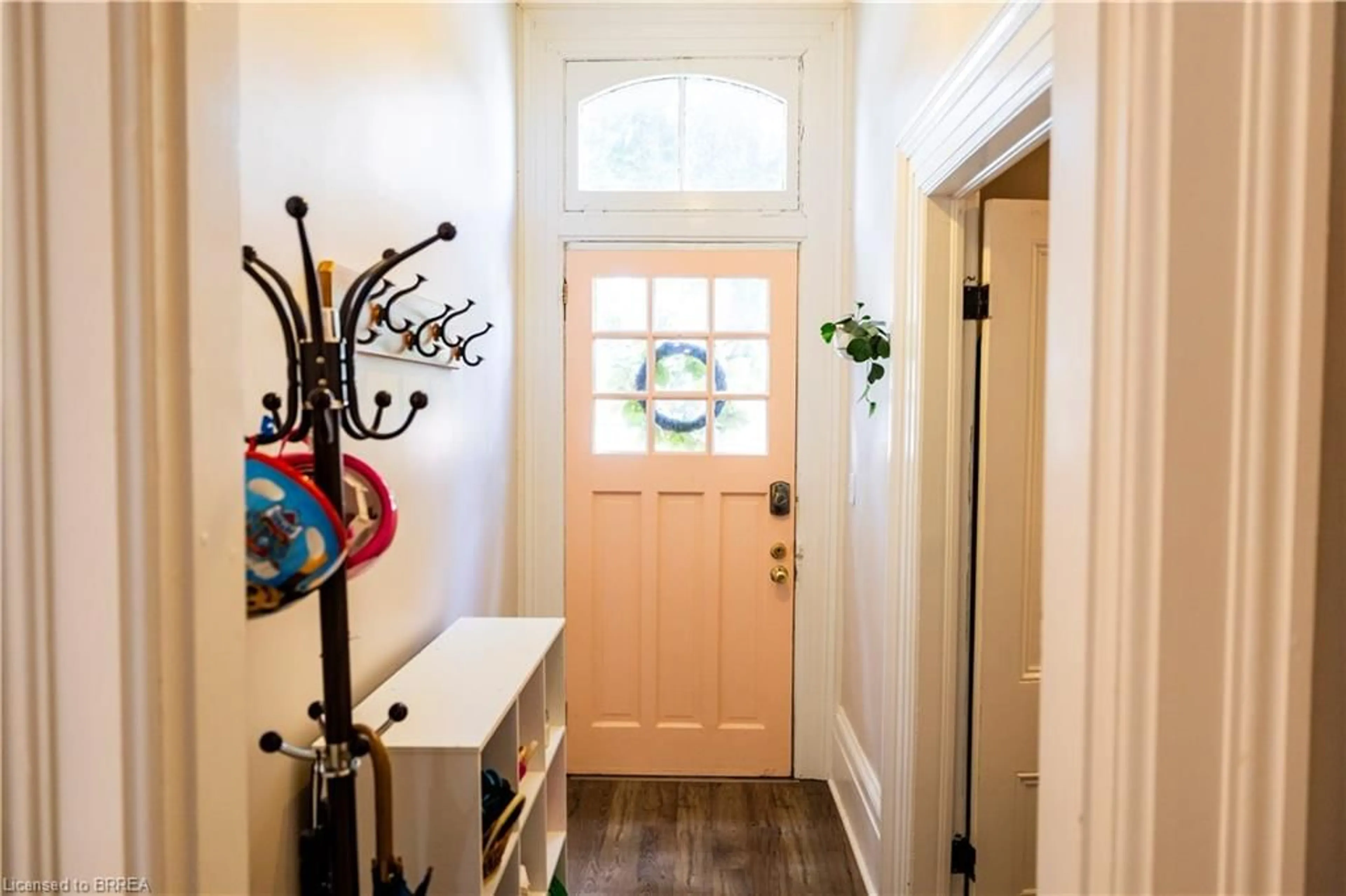 Indoor entryway for 175 Albion St, Brantford Ontario N3T 3N1