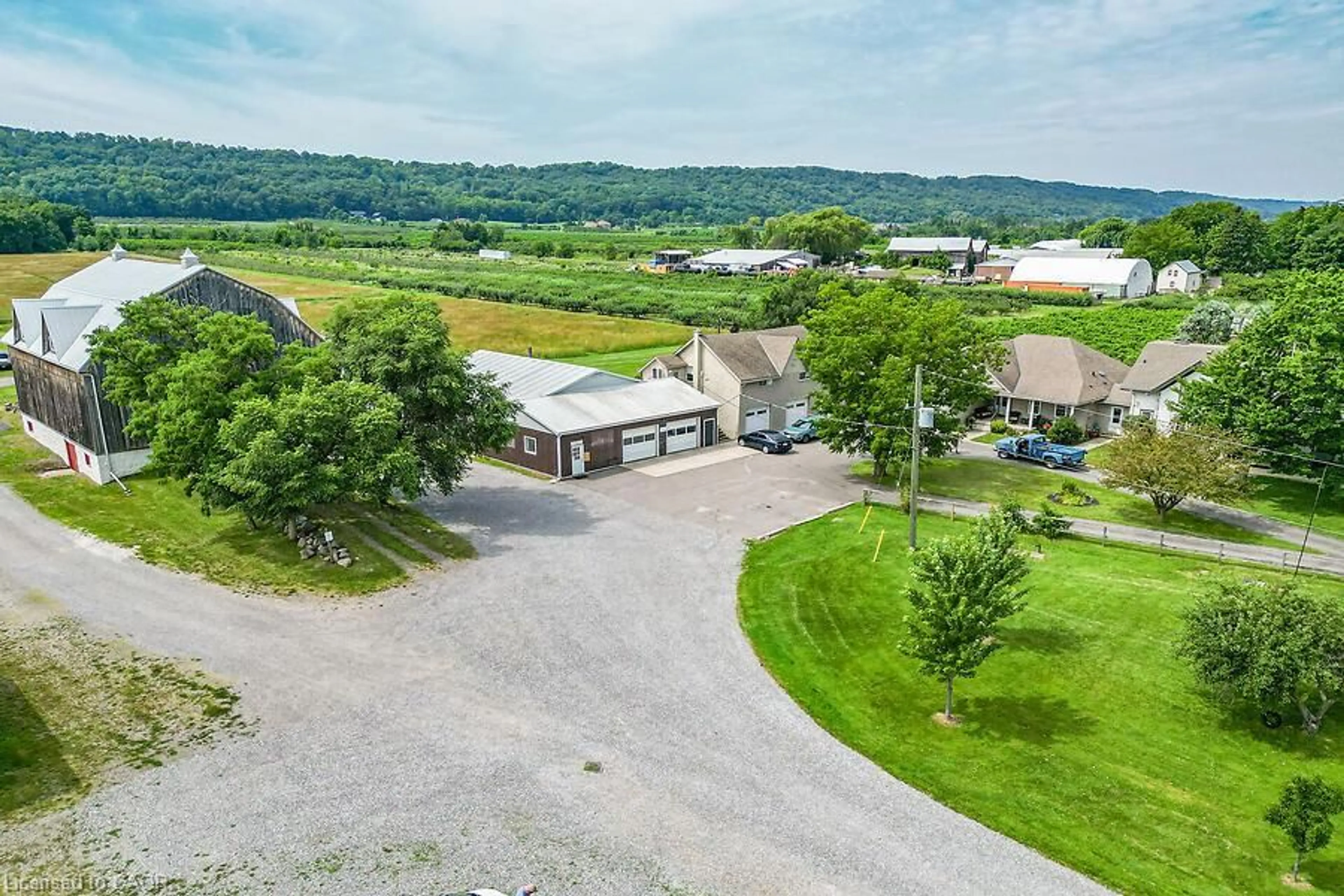 A pic from outside/outdoor area/front of a property/back of a property/a pic from drone, water/lake/river/ocean view for 591 Main St, Grimsby Ontario L3M 1V1