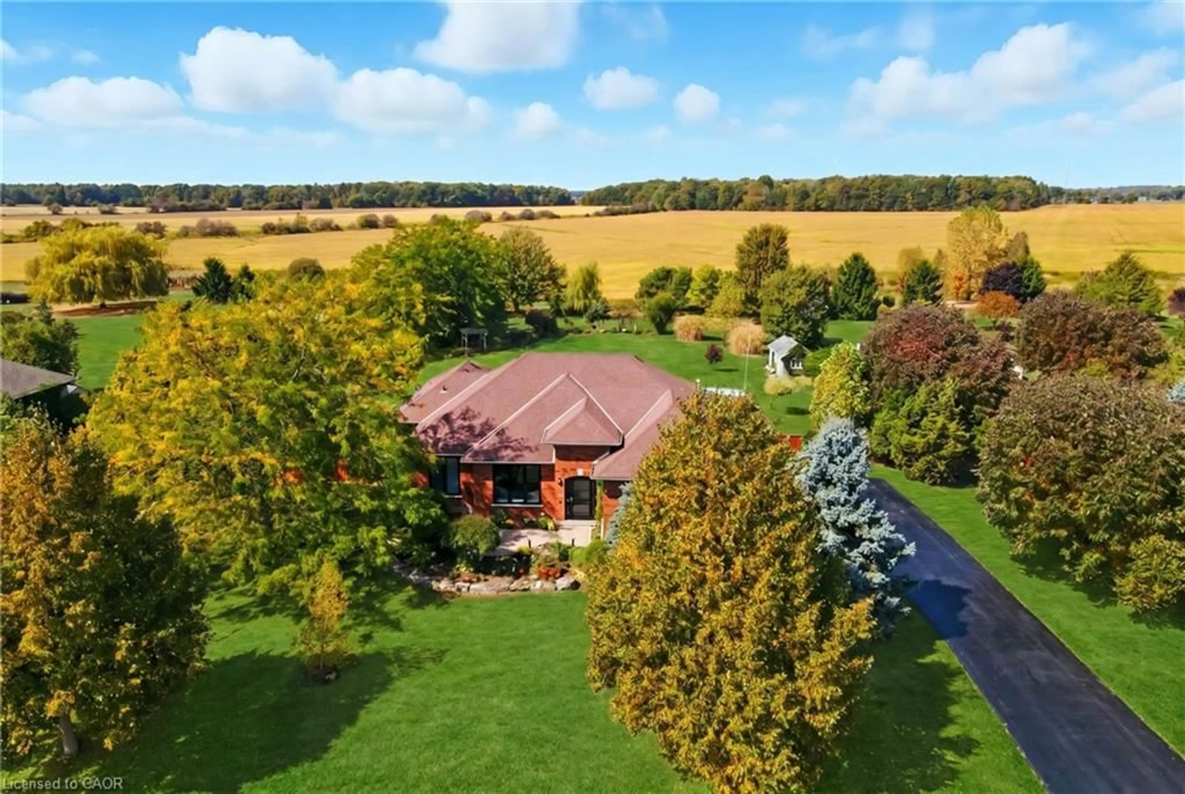 A pic from outside/outdoor area/front of a property/back of a property/a pic from drone, unknown for 10 Featherstone Ave, Selkirk Ontario N0A 1P0