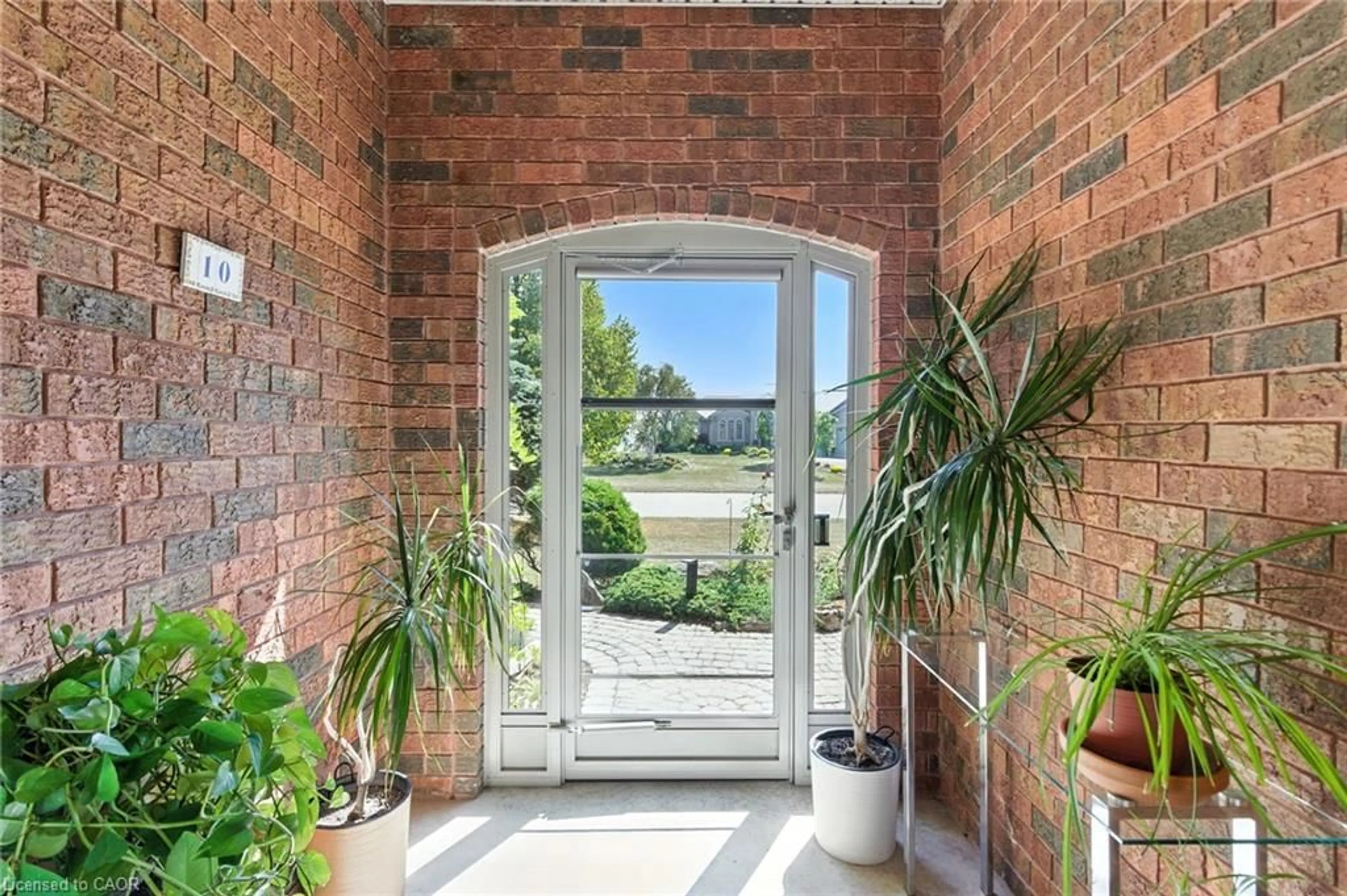 Indoor entryway for 10 Featherstone Ave, Selkirk Ontario N0A 1P0