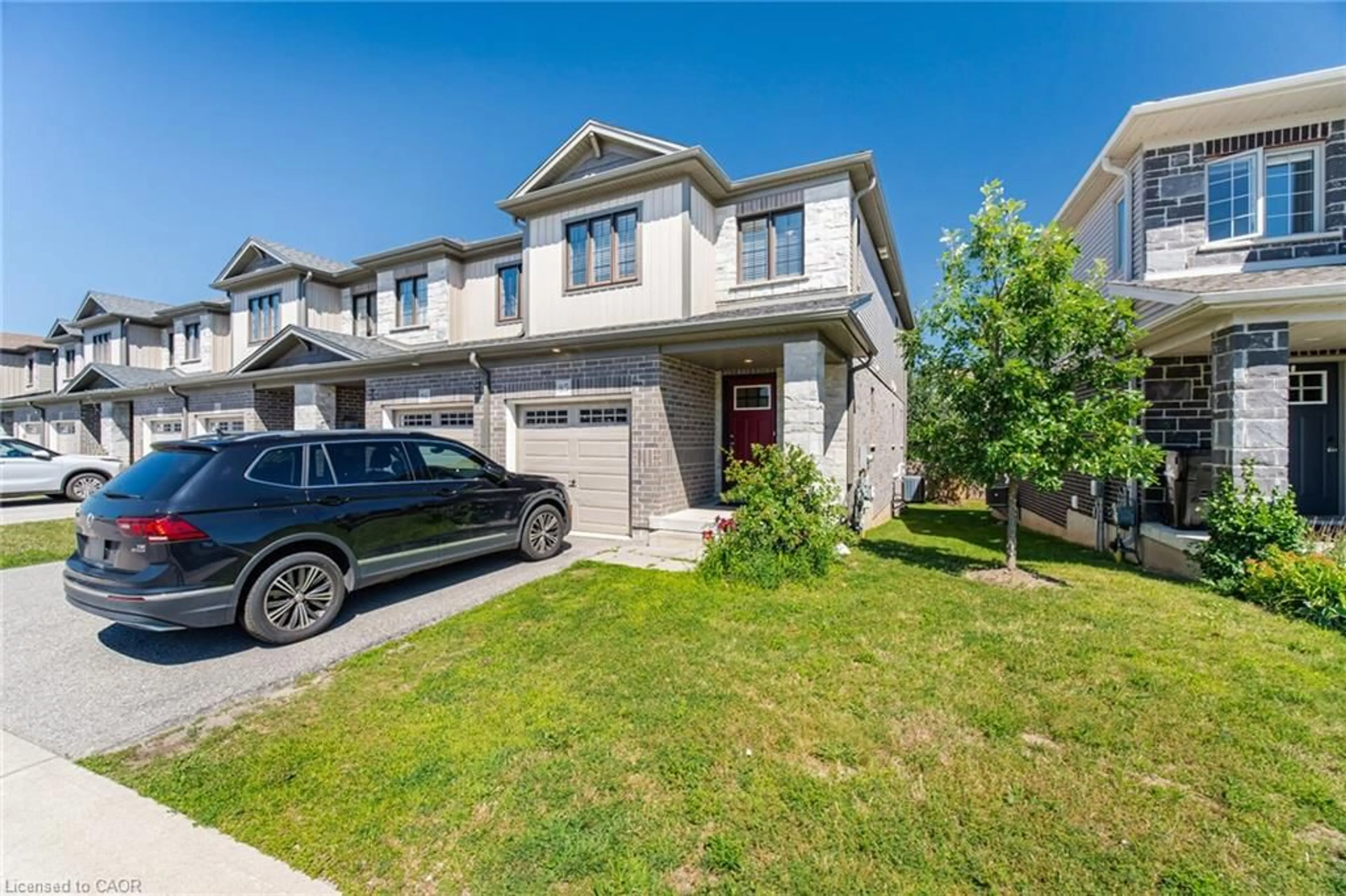 A pic from outside/outdoor area/front of a property/back of a property/a pic from drone, street for 135 Hardcastle Dr #85, Cambridge Ontario N1S 0B6