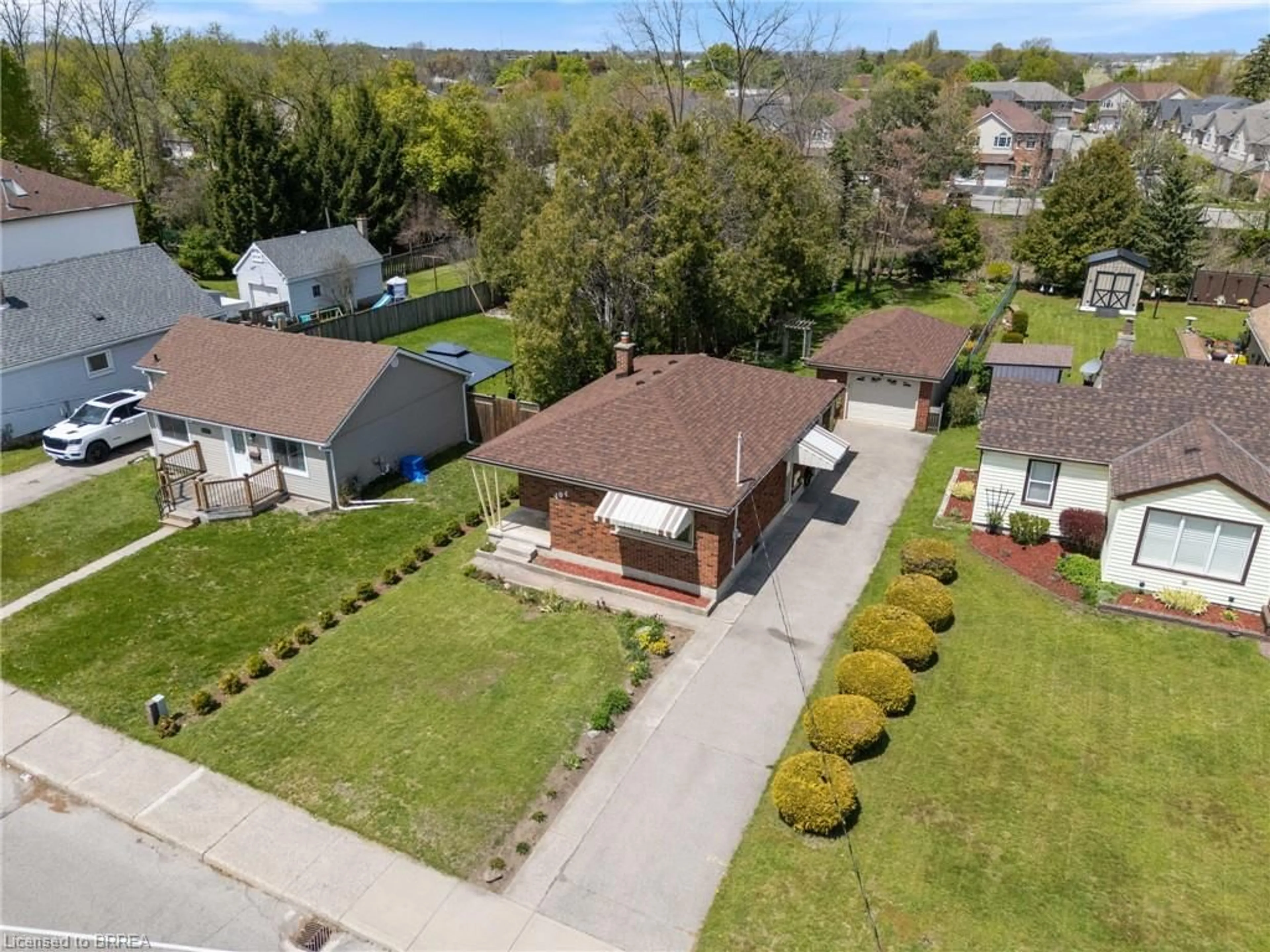 A pic from outside/outdoor area/front of a property/back of a property/a pic from drone, street for 404 Grey St, Brantford Ontario N3S 4X4