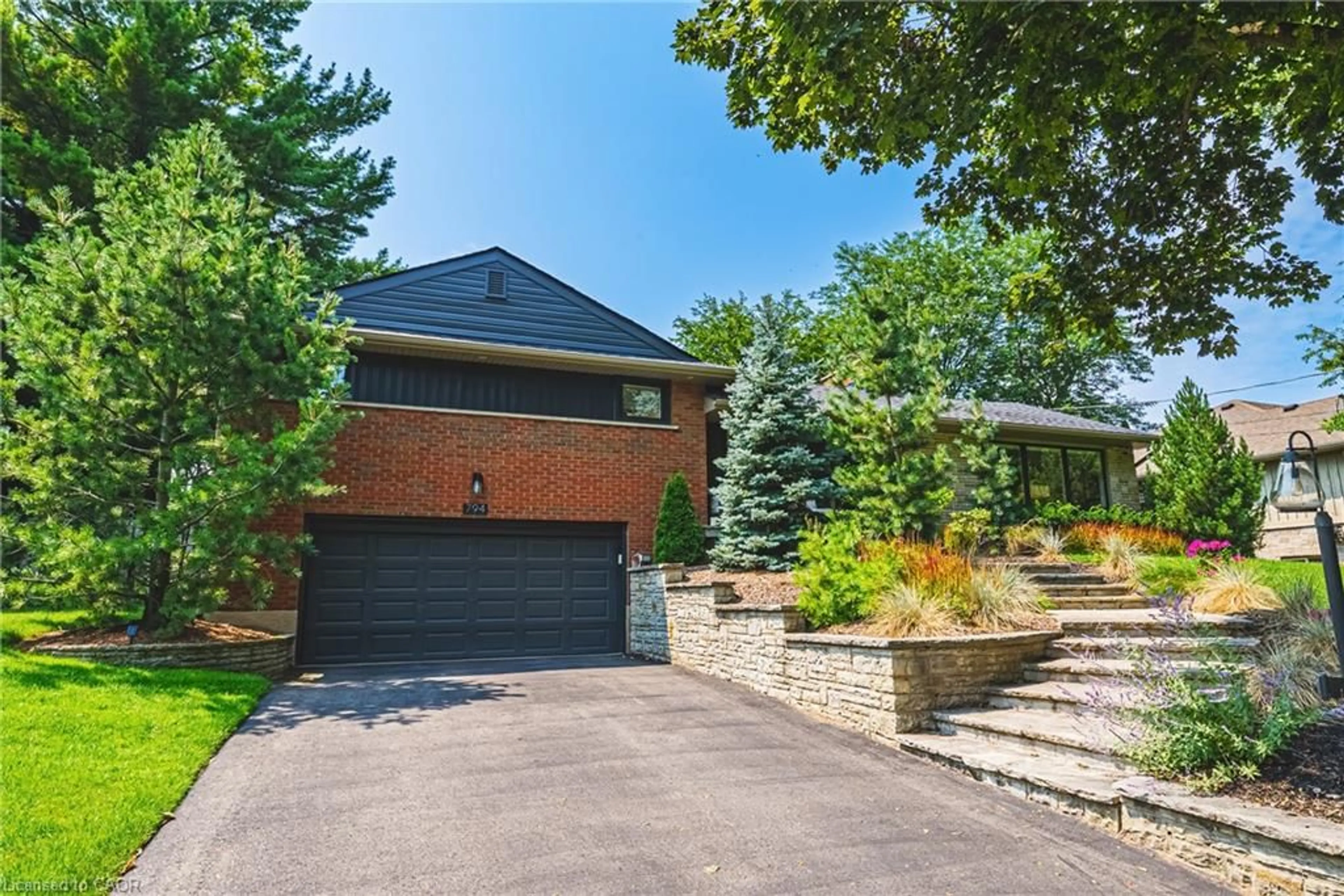 Home with brick exterior material, street for 794 Falcon Blvd, Burlington Ontario L7T 3B3
