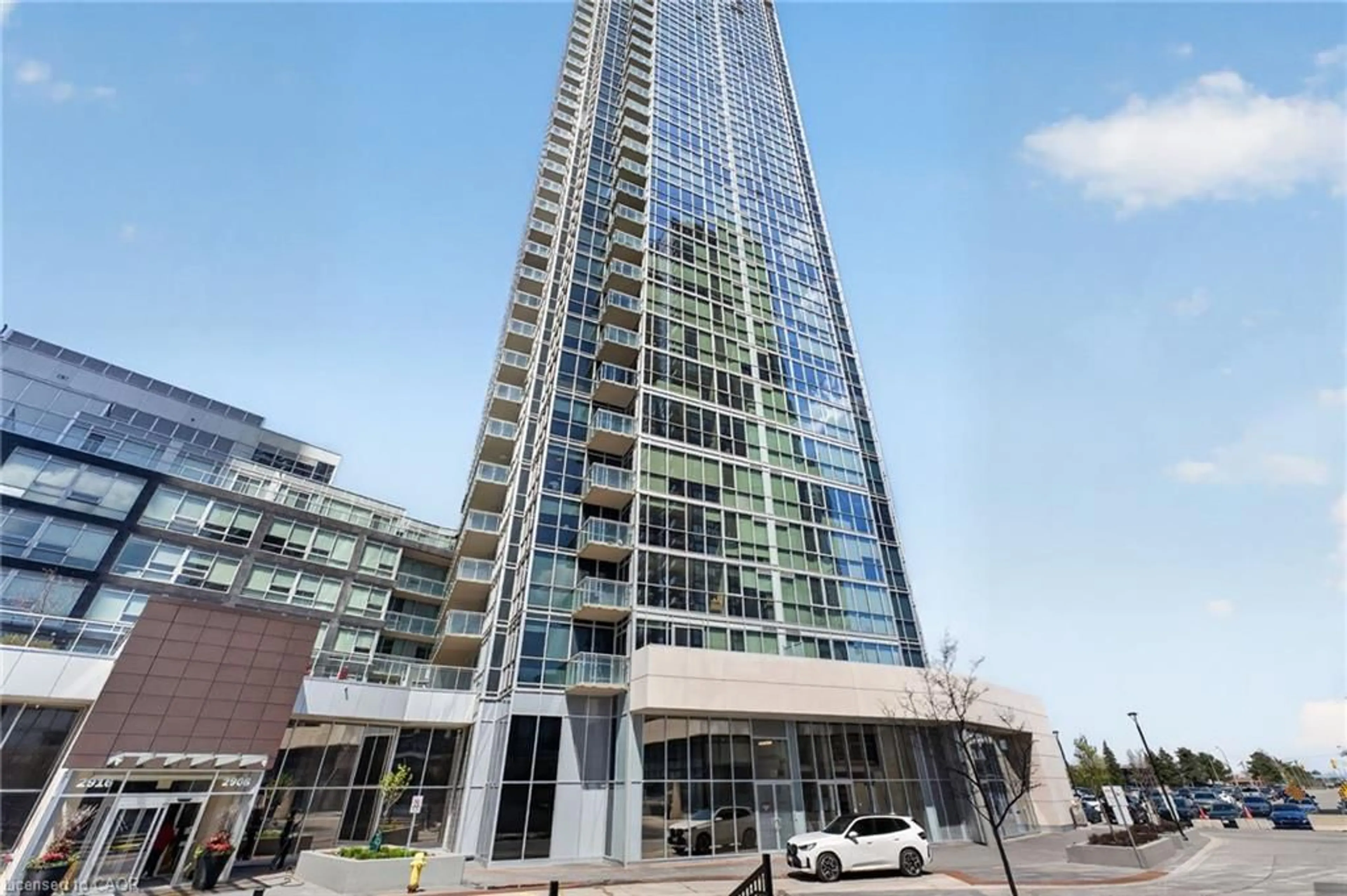 Indoor foyer for 2908 Highway 7 #703, Concord Ontario L4K 0K5