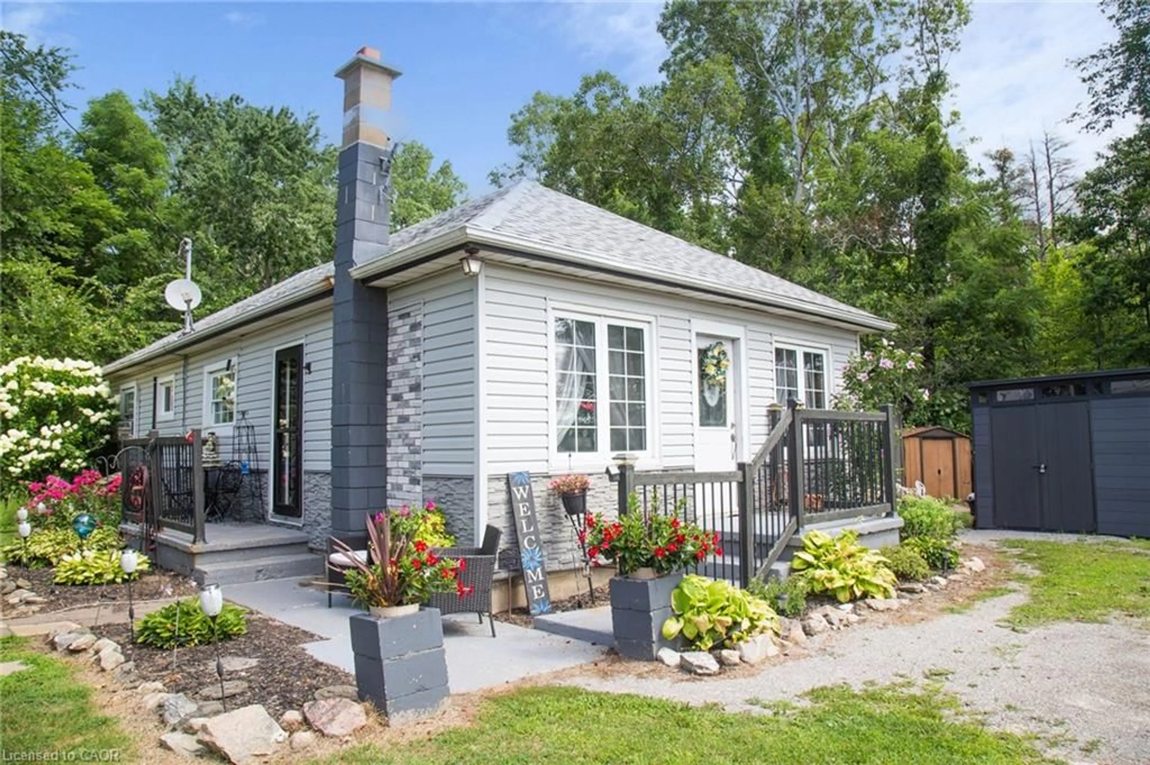 Home with vinyl exterior material, street for 909 Windham Rd 13 Rd, Simcoe Ontario N3Y 4K6