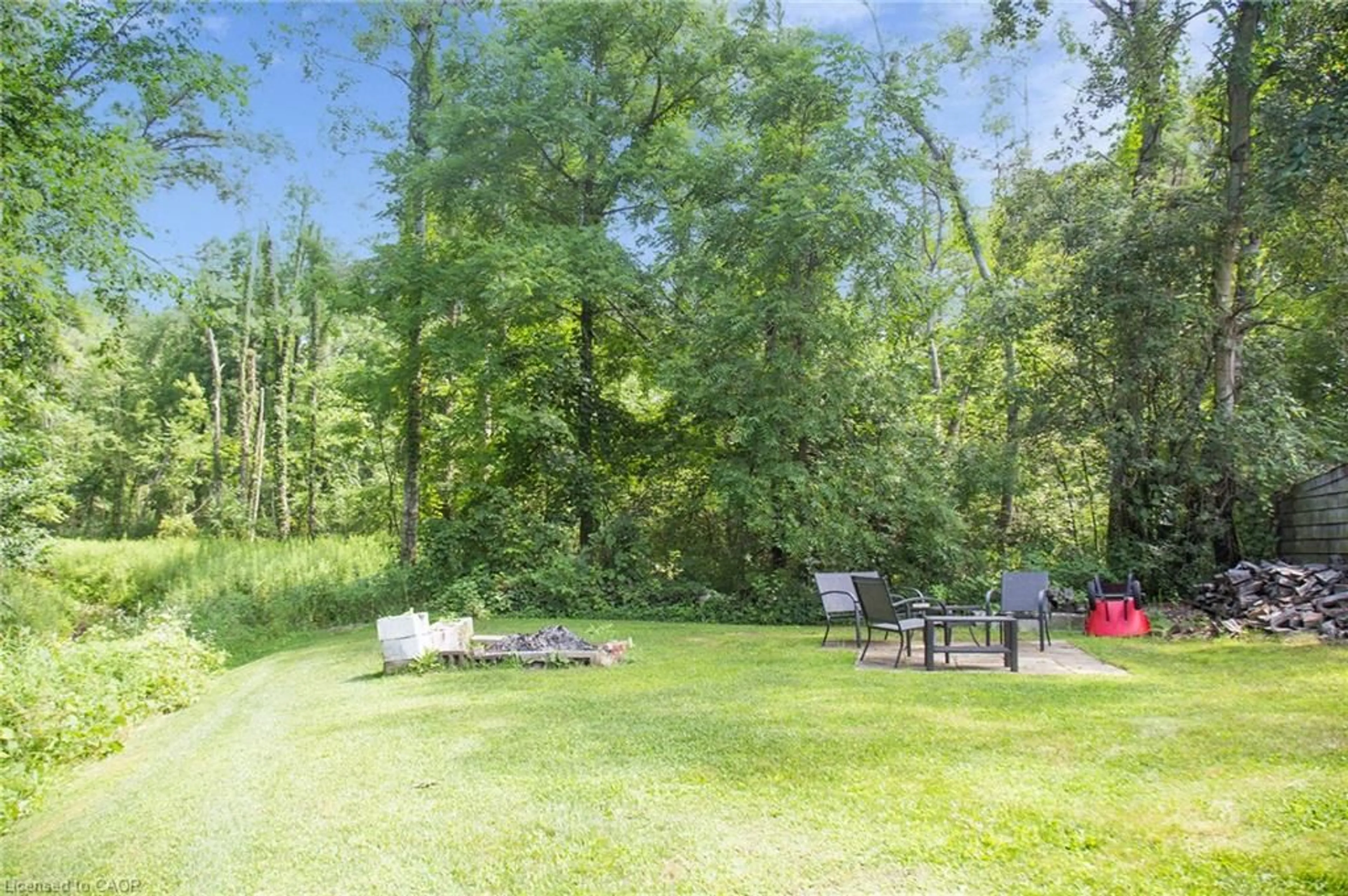 Patio, forest/trees view for 909 Windham Rd 13 Rd, Simcoe Ontario N3Y 4K6