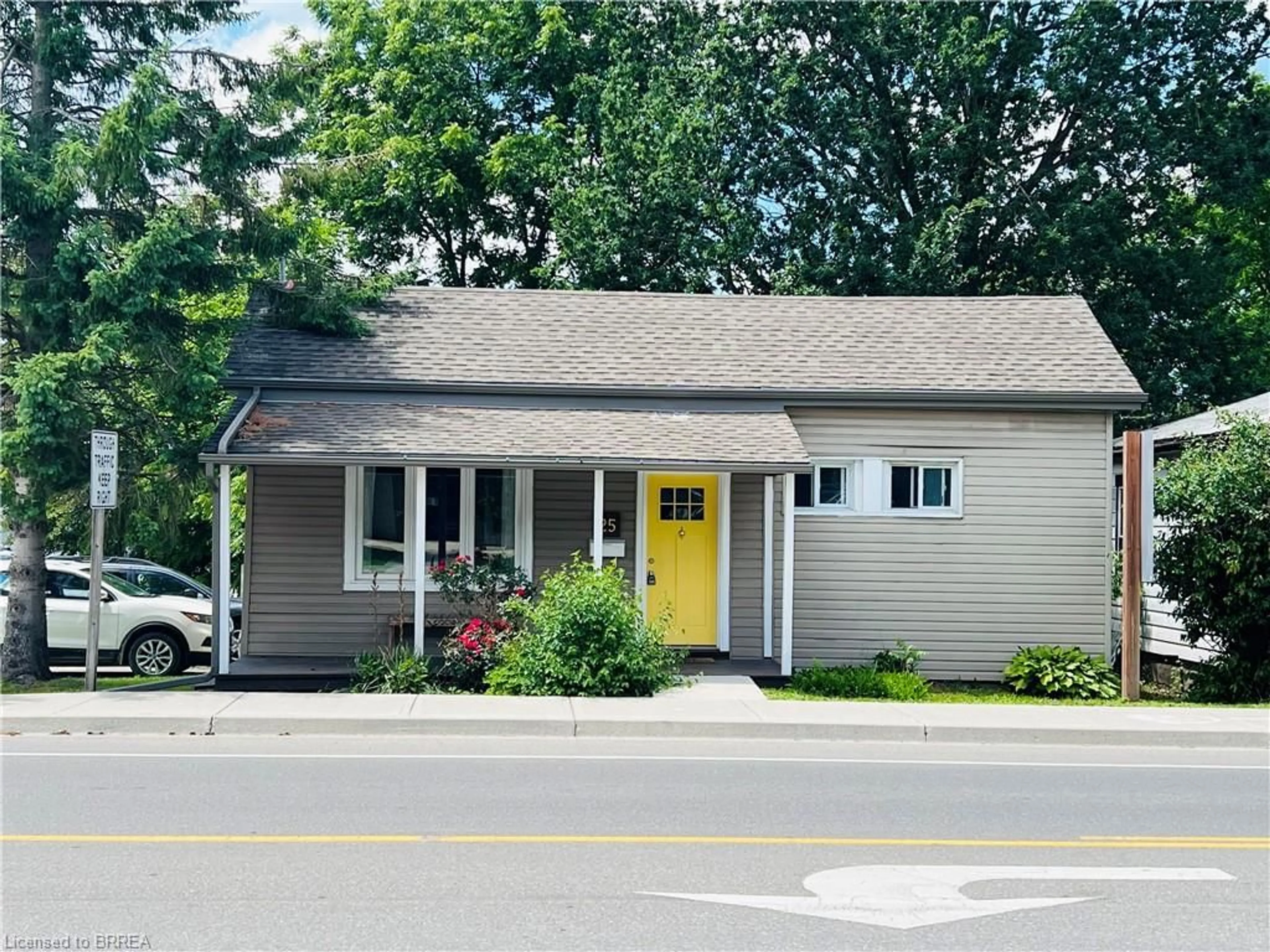 Home with vinyl exterior material, street for 25 Huron St, Woodstock Ontario N4S 6Z1