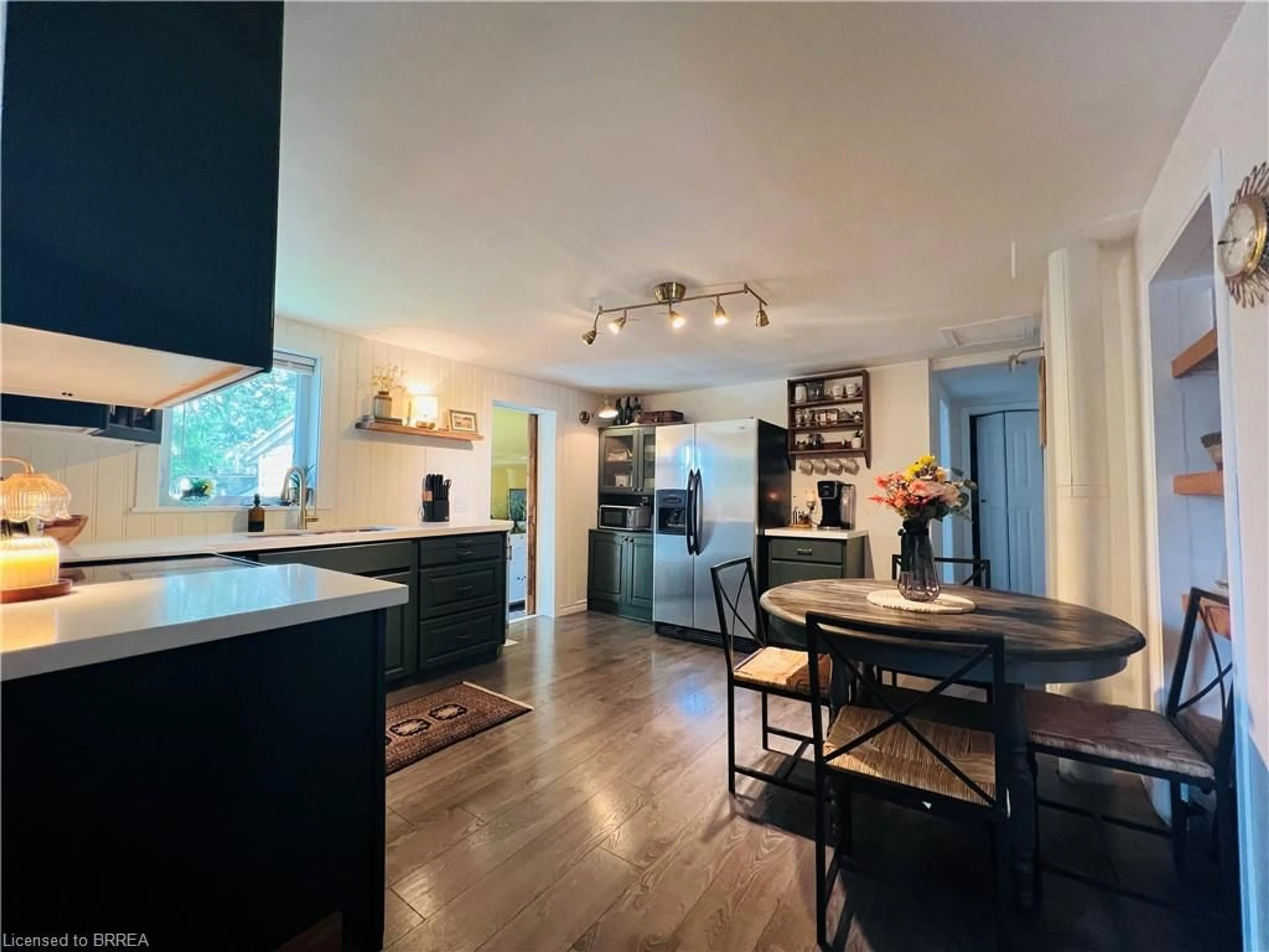 Open concept kitchen, unknown for 25 Huron St, Woodstock Ontario N4S 6Z1