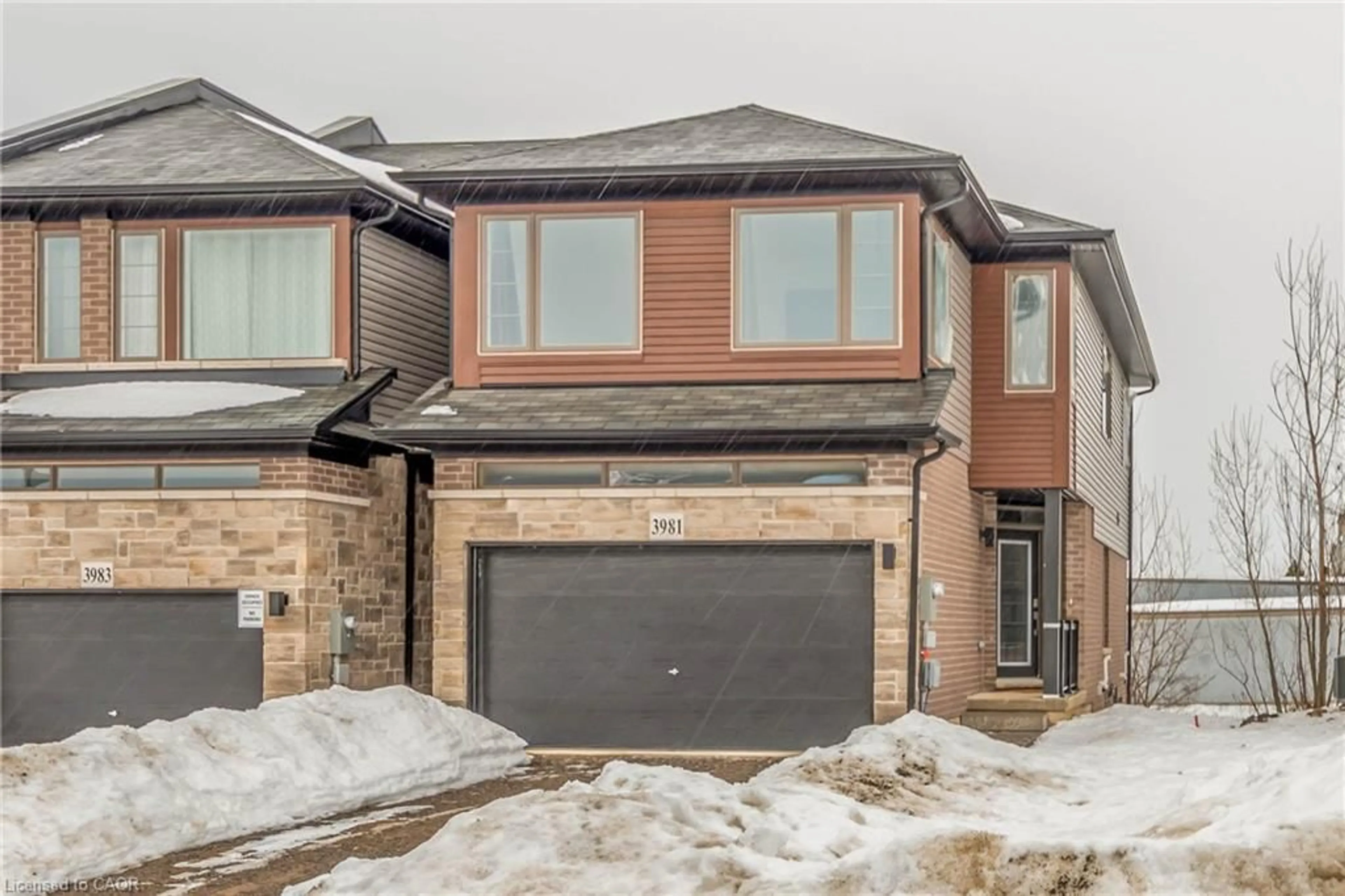 Home with brick exterior material, street for 3981 Crown St, Beamsville Ontario L0R 1B4