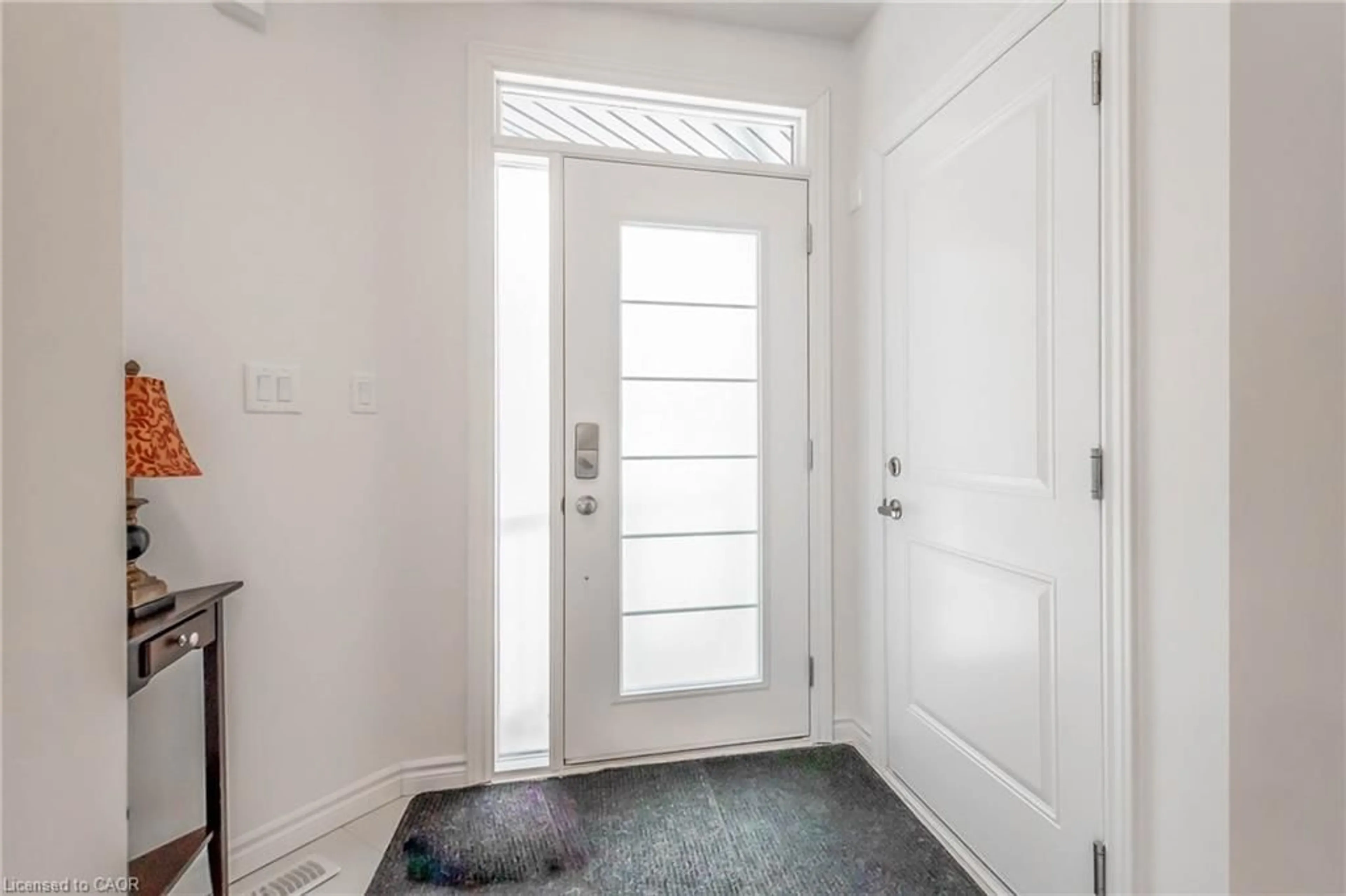 Indoor entryway for 3981 Crown St, Beamsville Ontario L0R 1B4