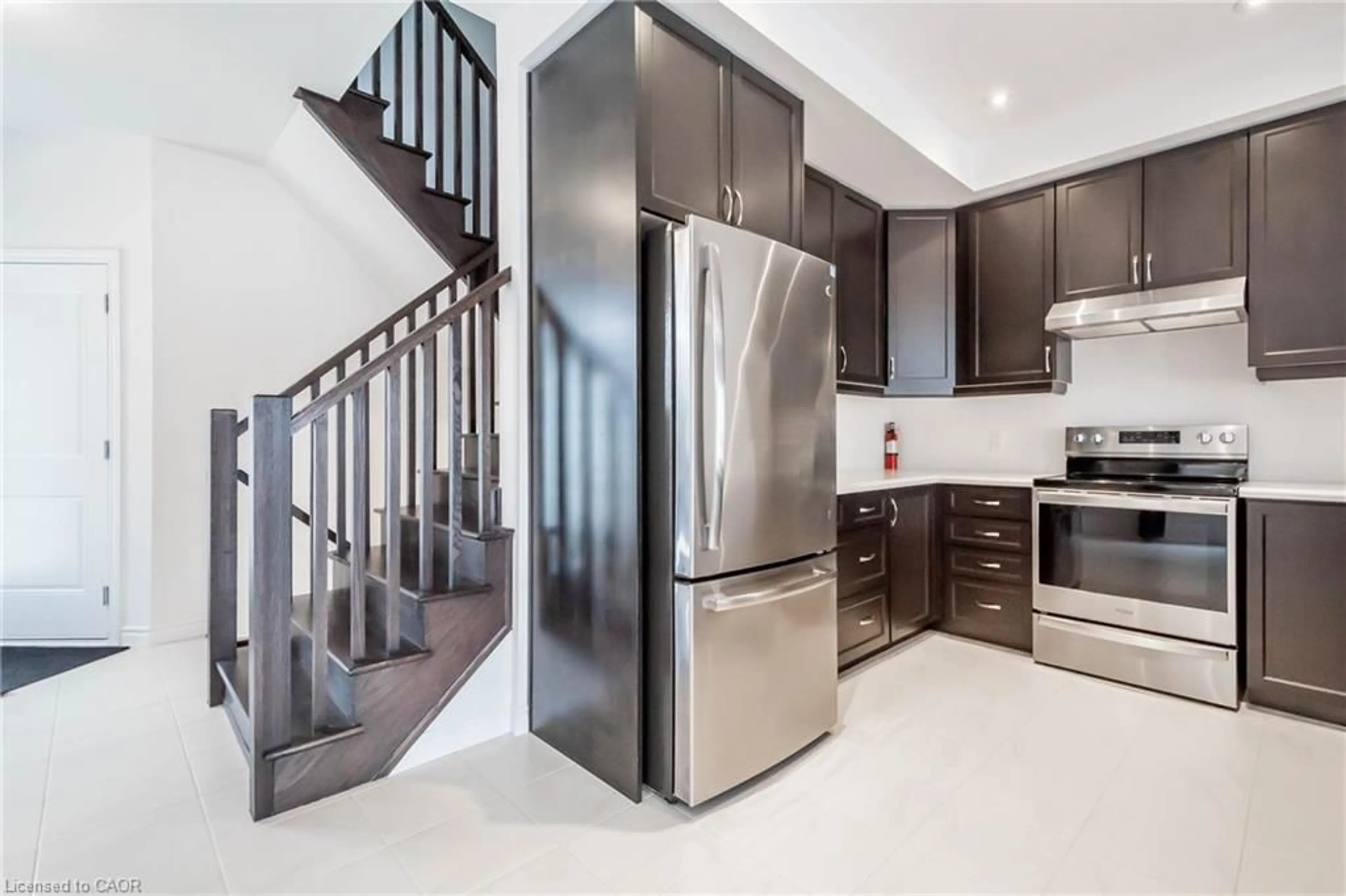 Contemporary kitchen, ceramic/tile floor for 3981 Crown St, Beamsville Ontario L0R 1B4
