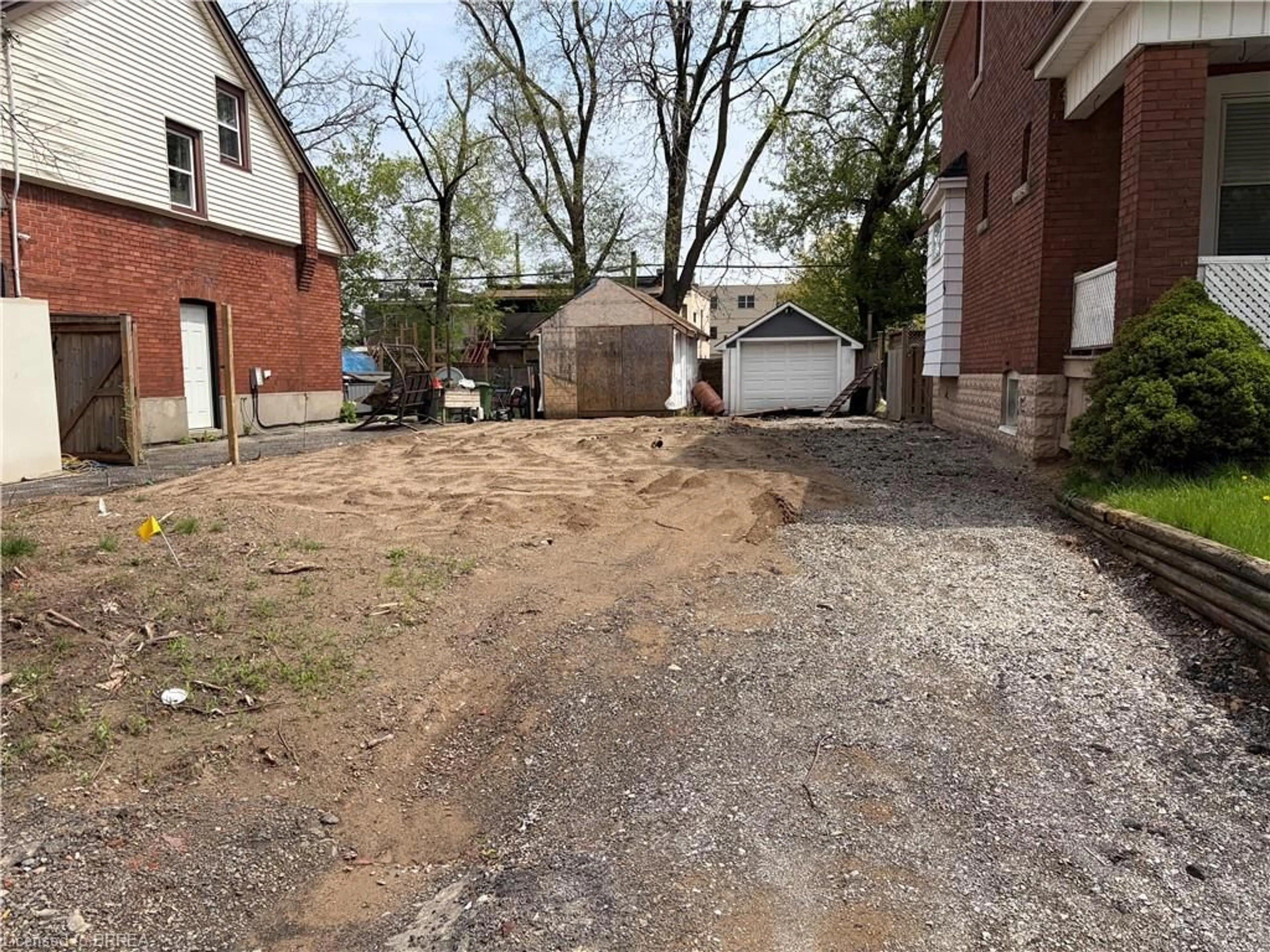 A pic from outside/outdoor area/front of a property/back of a property/a pic from drone, street for 18 Tuxedo Ave, Hamilton Ontario L8H 4P5