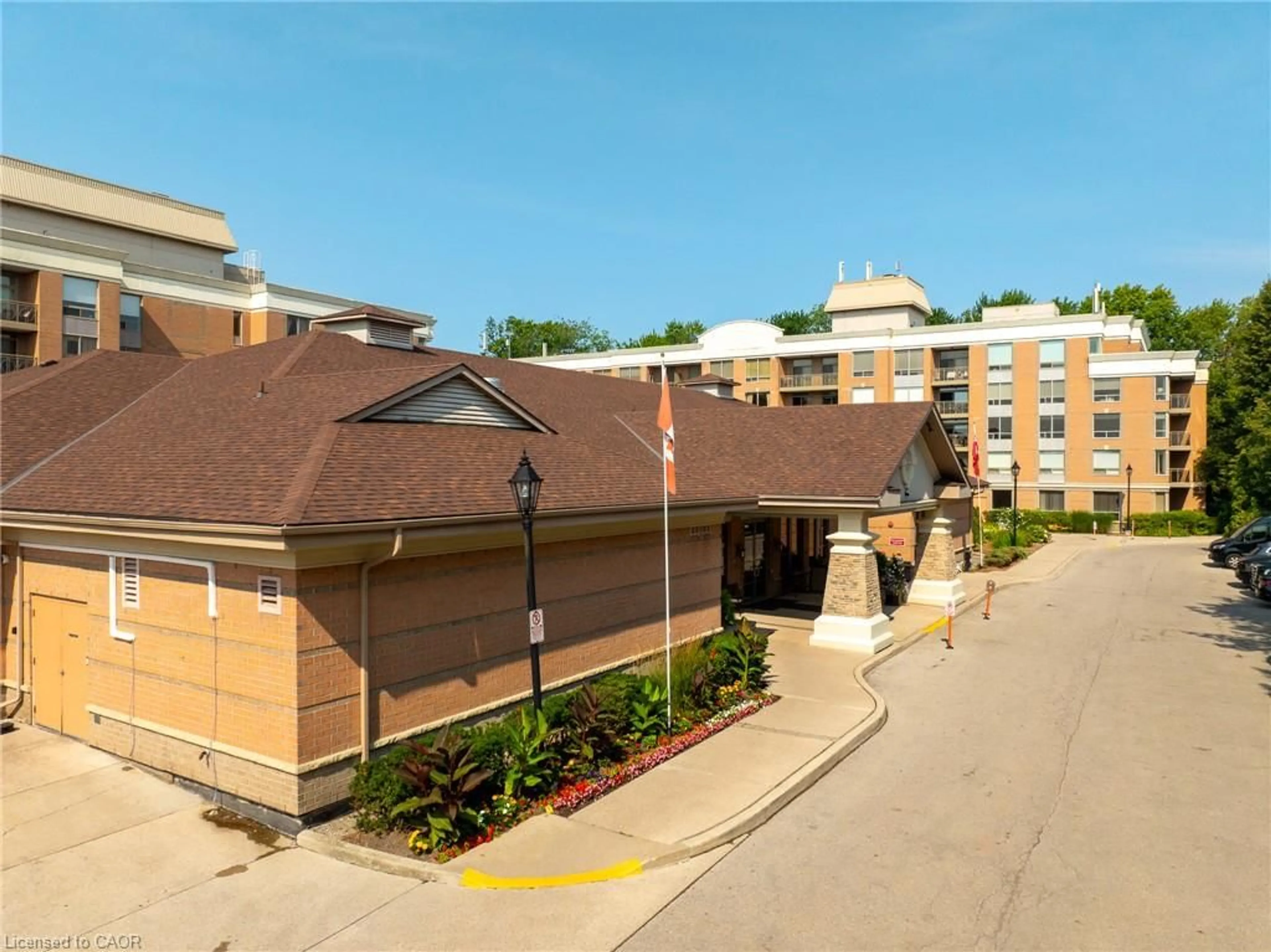 Patio, building for 100 Burloak Dr #1213, Burlington Ontario L7L 6P6