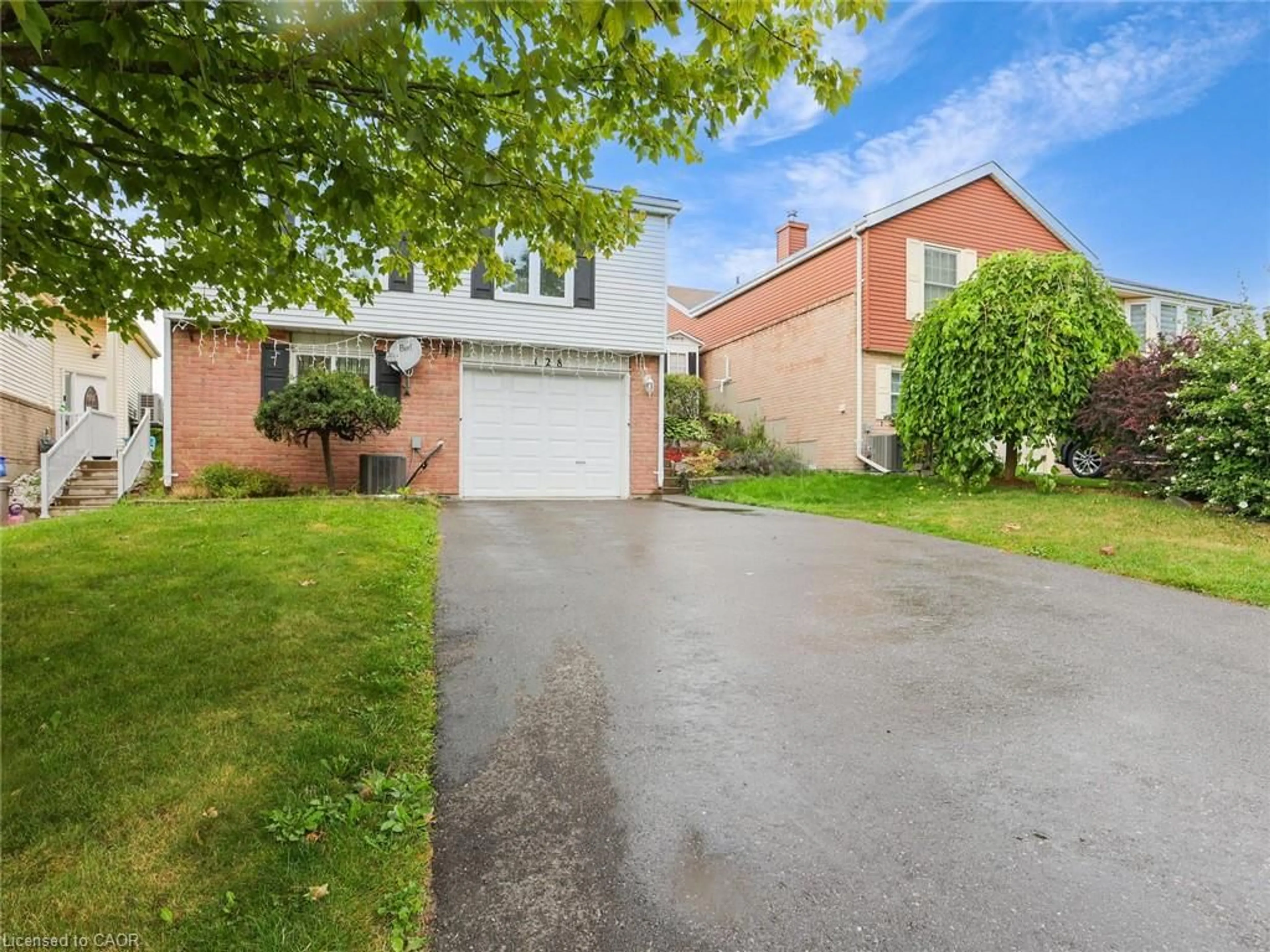 A pic from outside/outdoor area/front of a property/back of a property/a pic from drone, street for 128 Macatee Pl, Cambridge Ontario N1R 6Z8