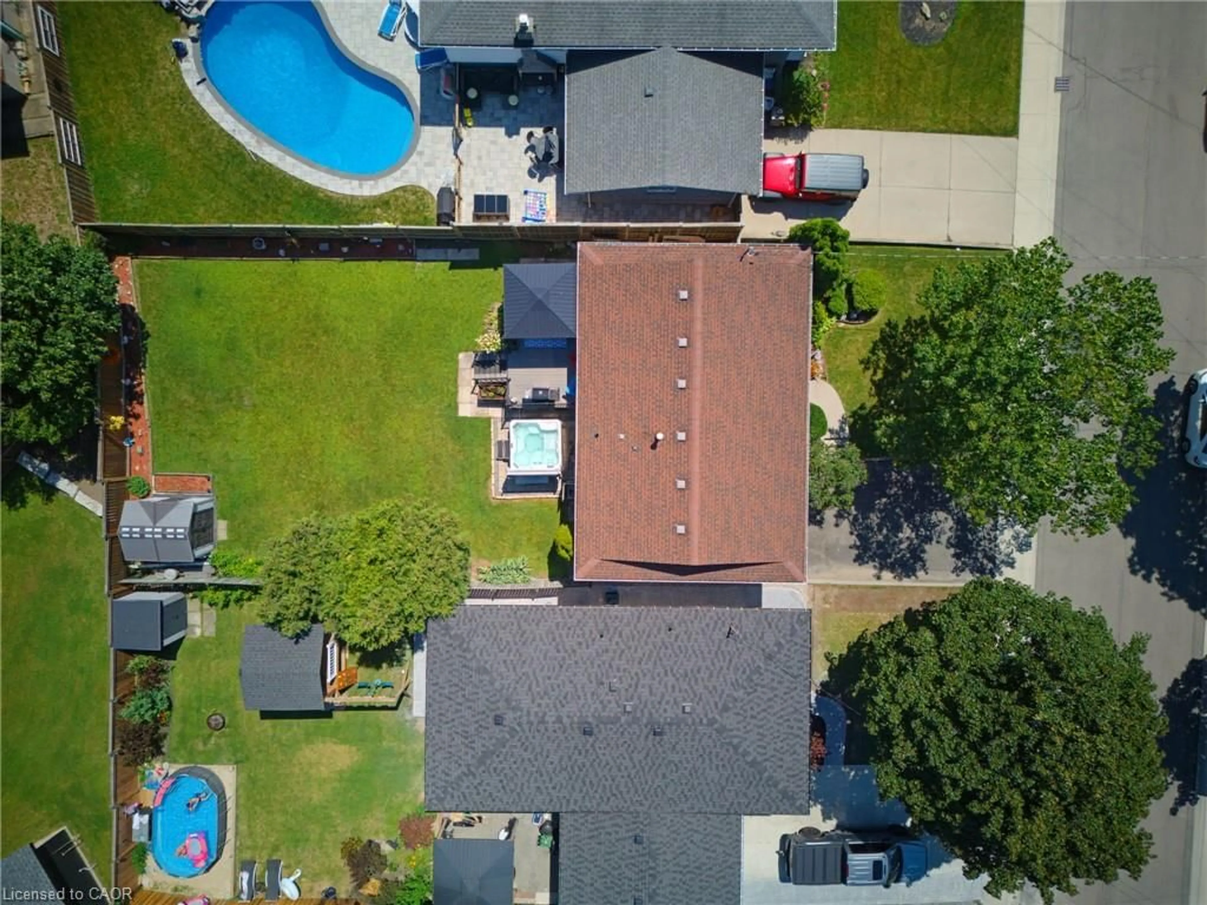 A pic from outside/outdoor area/front of a property/back of a property/a pic from drone, street for 164 Hanover Pl, Hamilton Ontario L8K 5X6