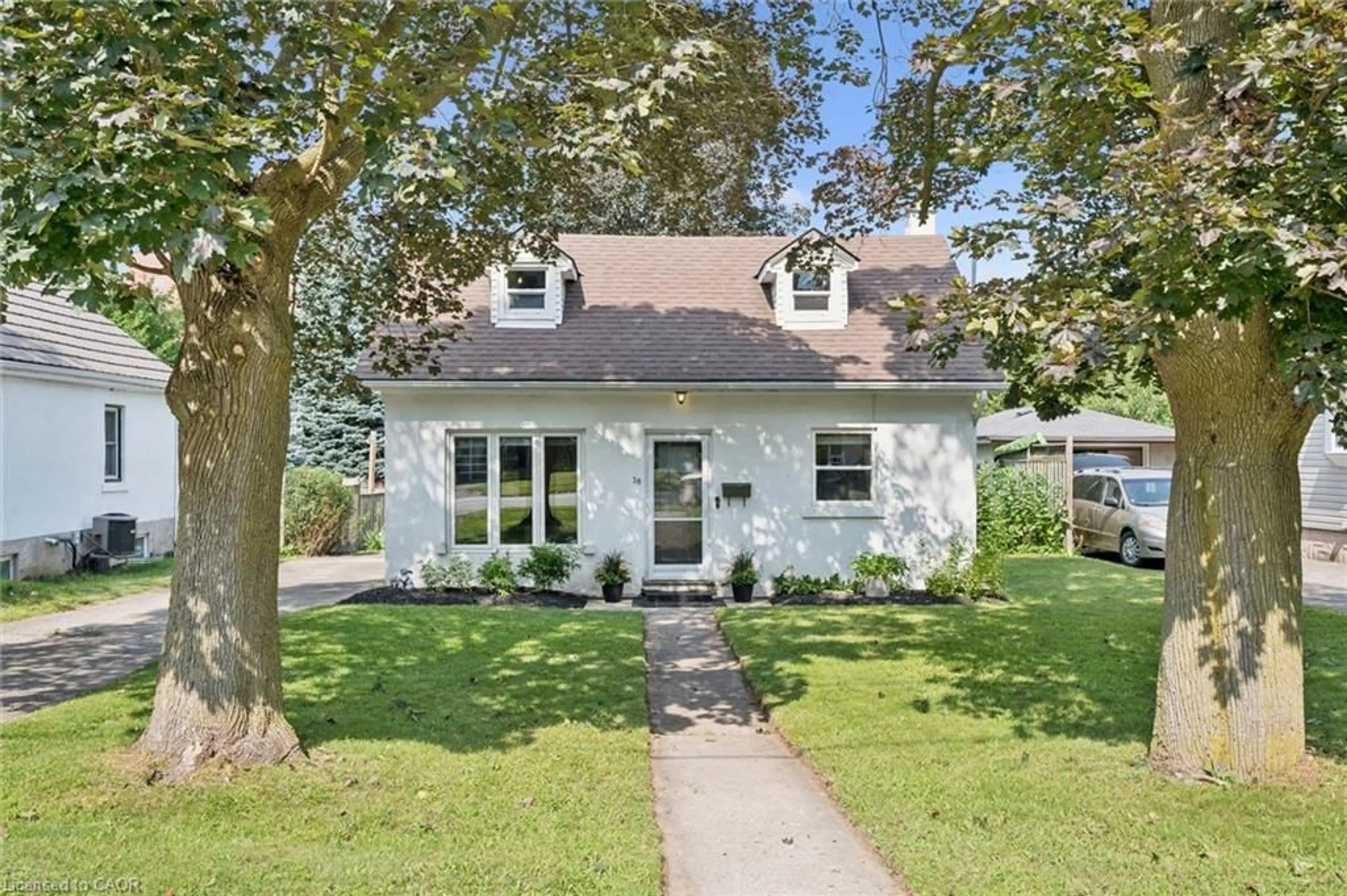 Home with vinyl exterior material, street for 38 Belmont Ave, Kitchener Ontario N2M 4B9