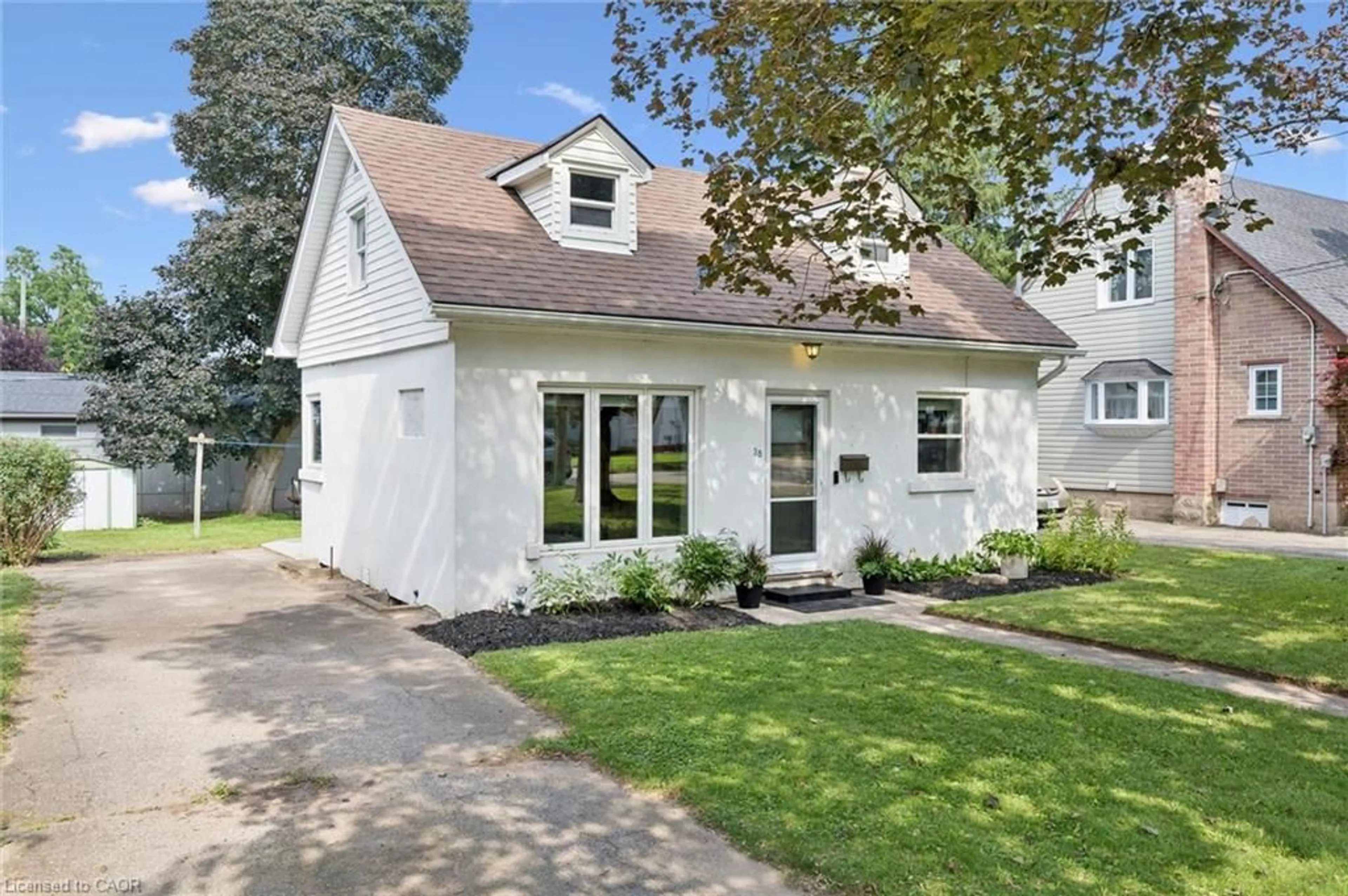 Home with vinyl exterior material, street for 38 Belmont Ave, Kitchener Ontario N2M 4B9