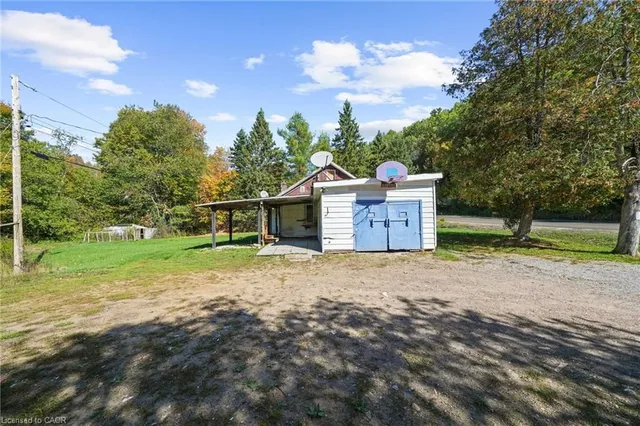1093 South Lake Rd, Haliburton 2