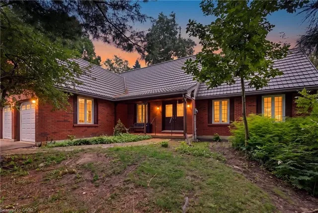 2210 1 Sideroad, Burlington 2