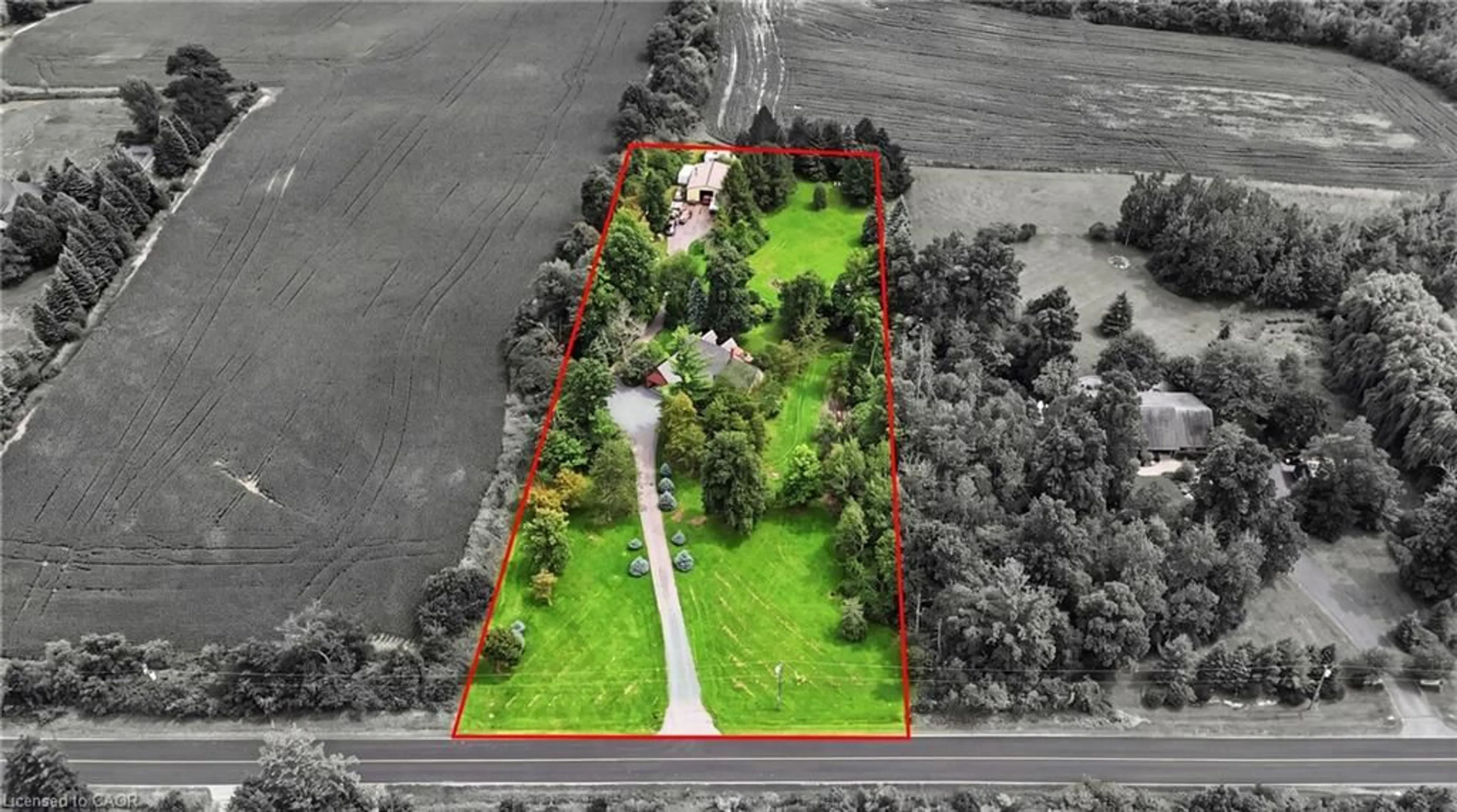 A pic from outside/outdoor area/front of a property/back of a property/a pic from drone, building for 2210 1 Sideroad, Burlington Ontario L7P 0S7