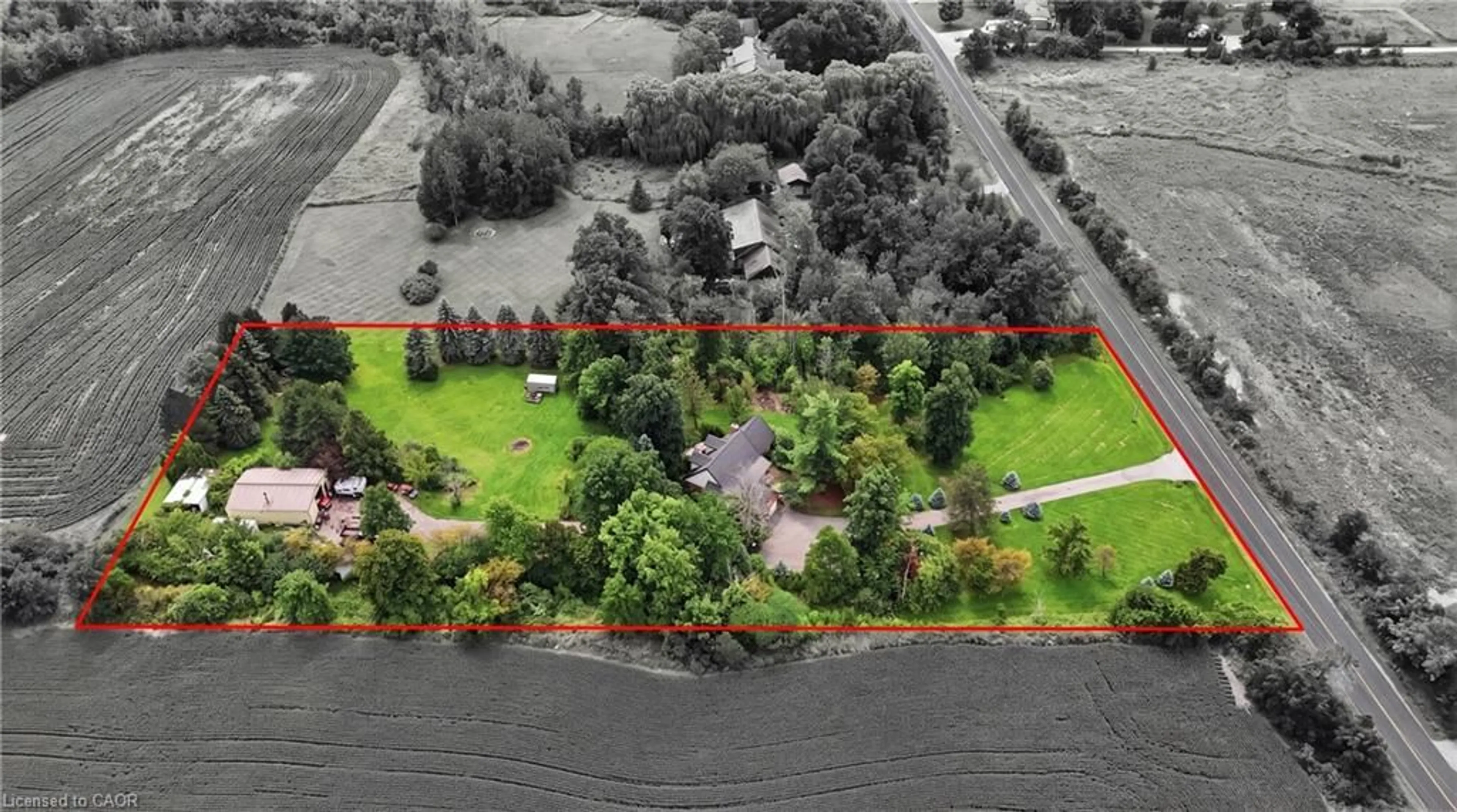 A pic from outside/outdoor area/front of a property/back of a property/a pic from drone, unknown for 2210 1 Sideroad, Burlington Ontario L7P 0S7