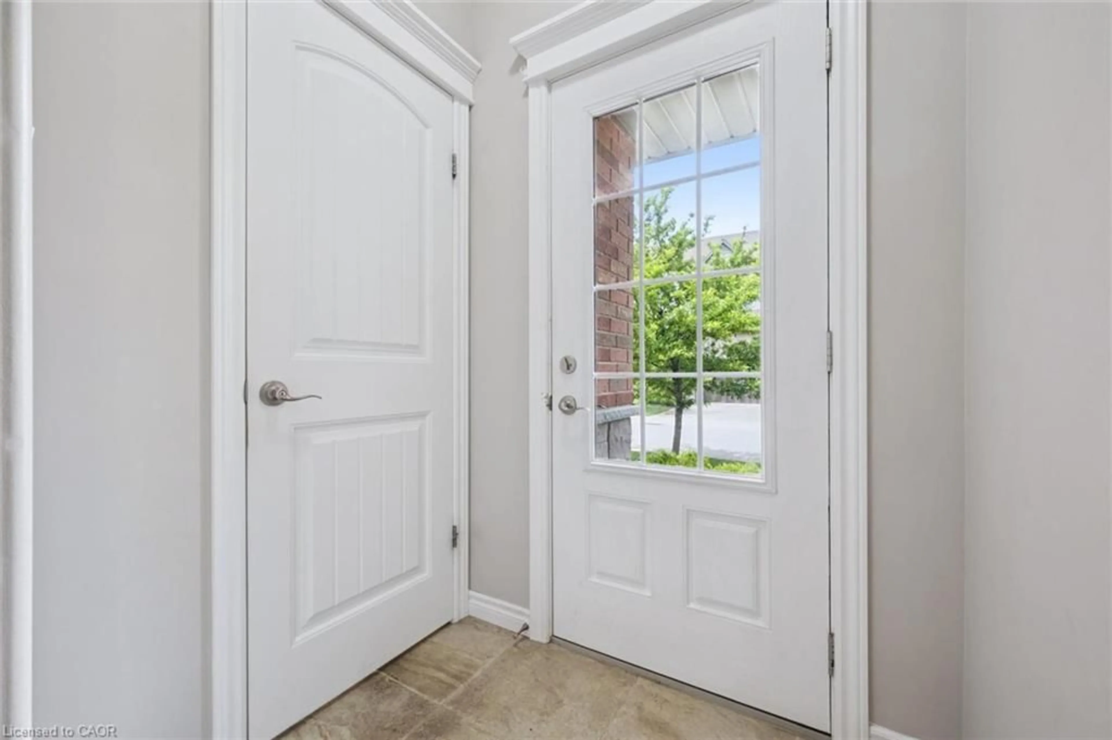 Indoor entryway for 146 Downey Rd #28, Guelph Ontario N1C 0A2