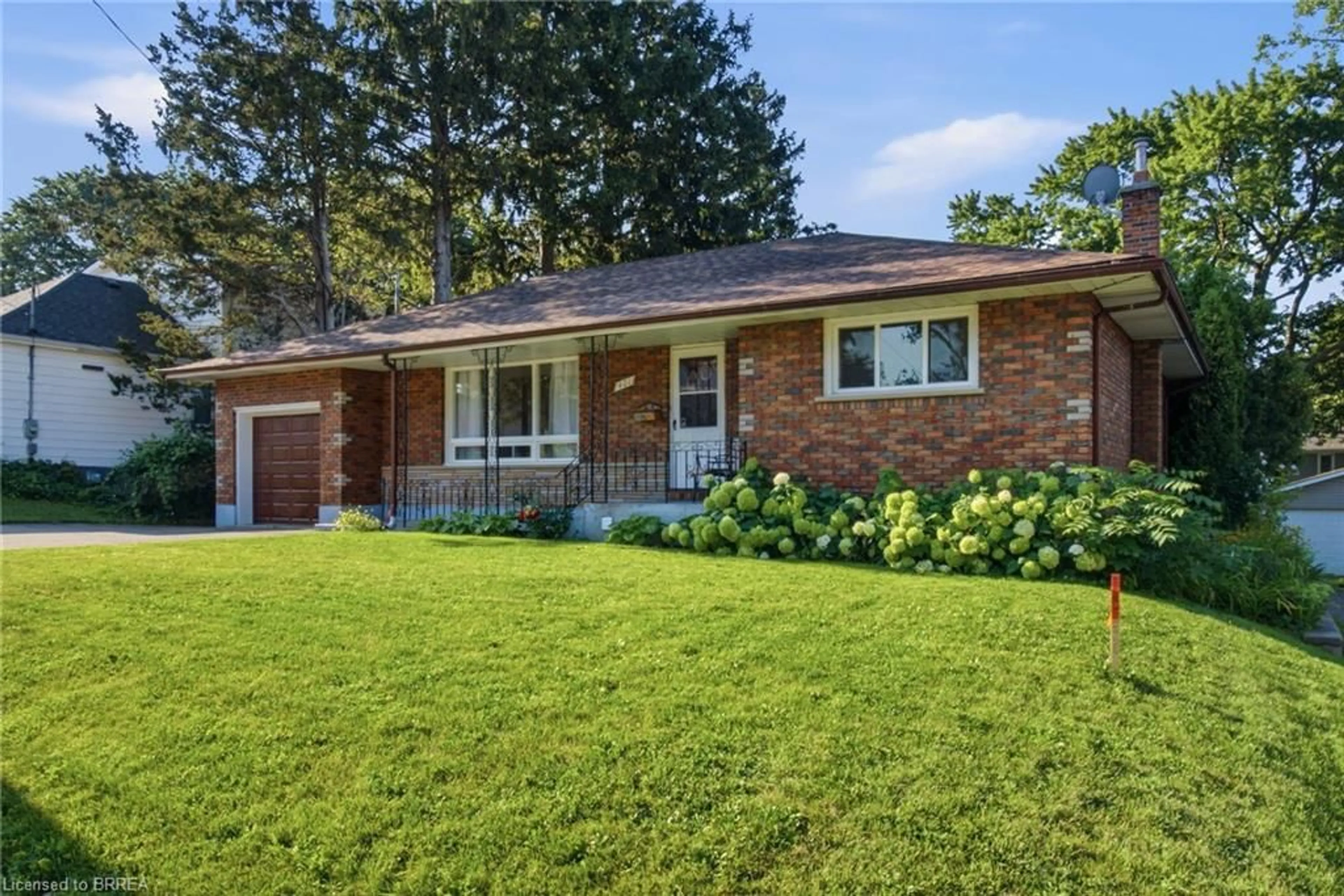 Home with brick exterior material, street for 401 Nelson St, Brantford Ontario N3S 4E9