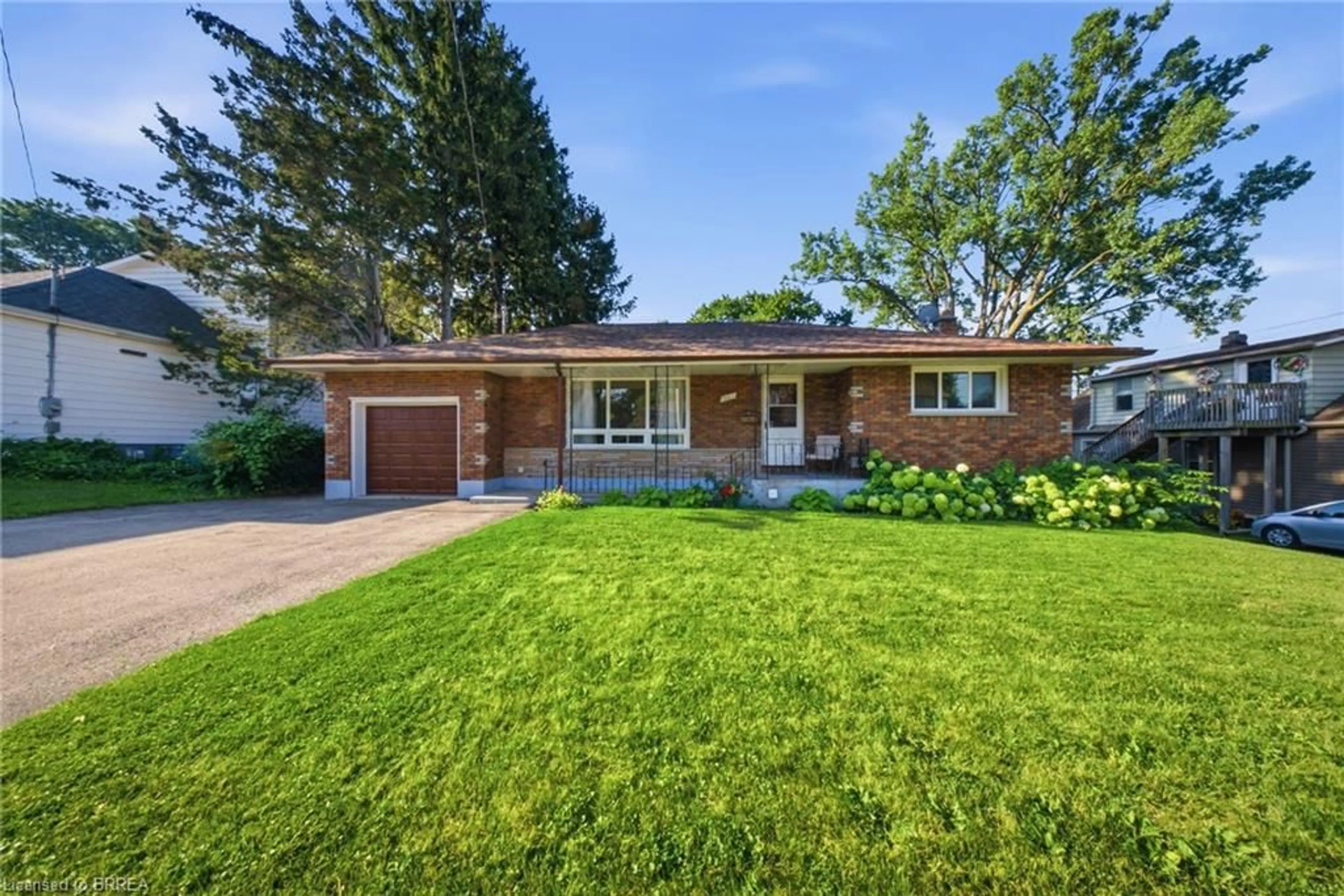 Home with brick exterior material, street for 401 Nelson St, Brantford Ontario N3S 4E9